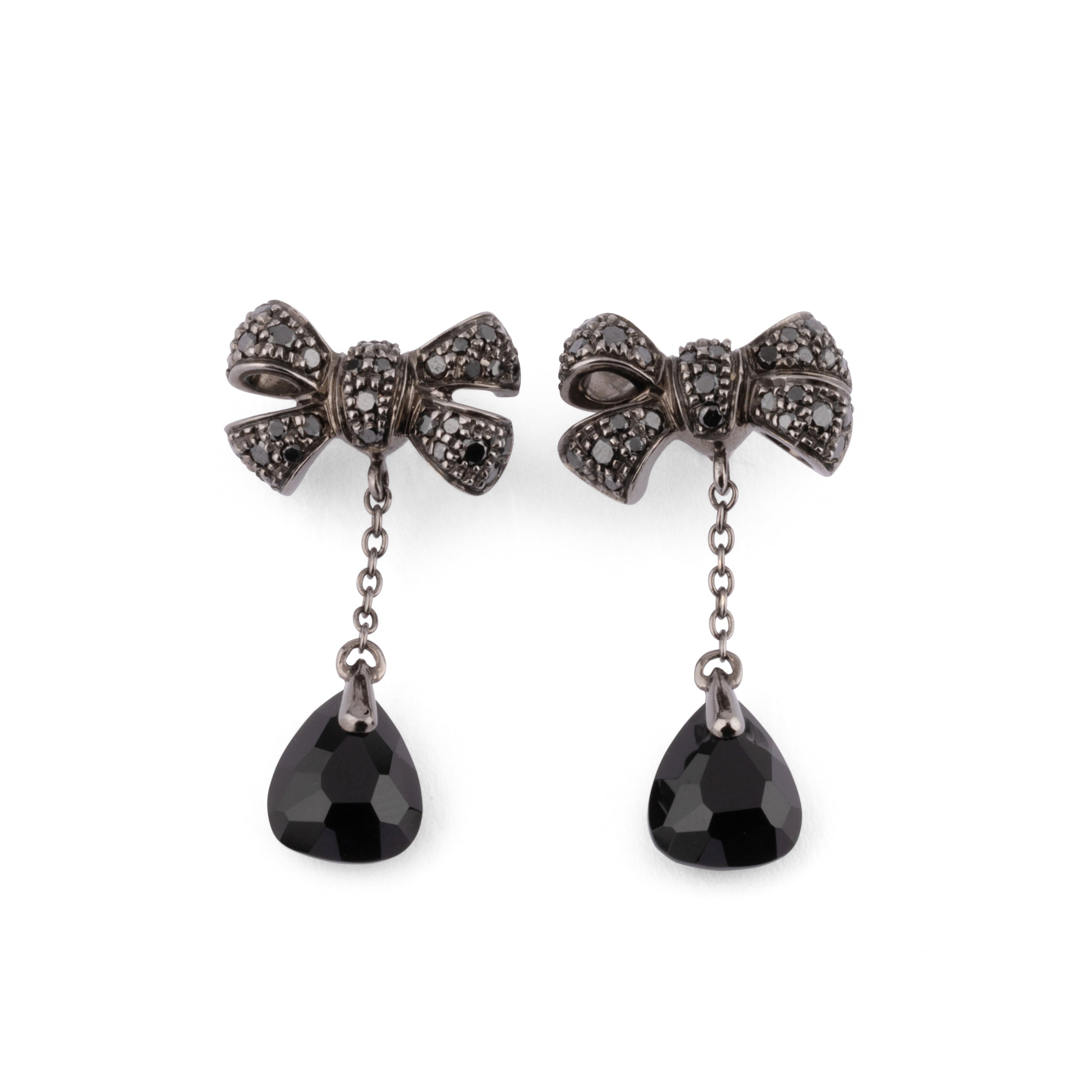 Boucles d'oreilles nœuds Pomellato modèle forever en or gris noirci et onyx