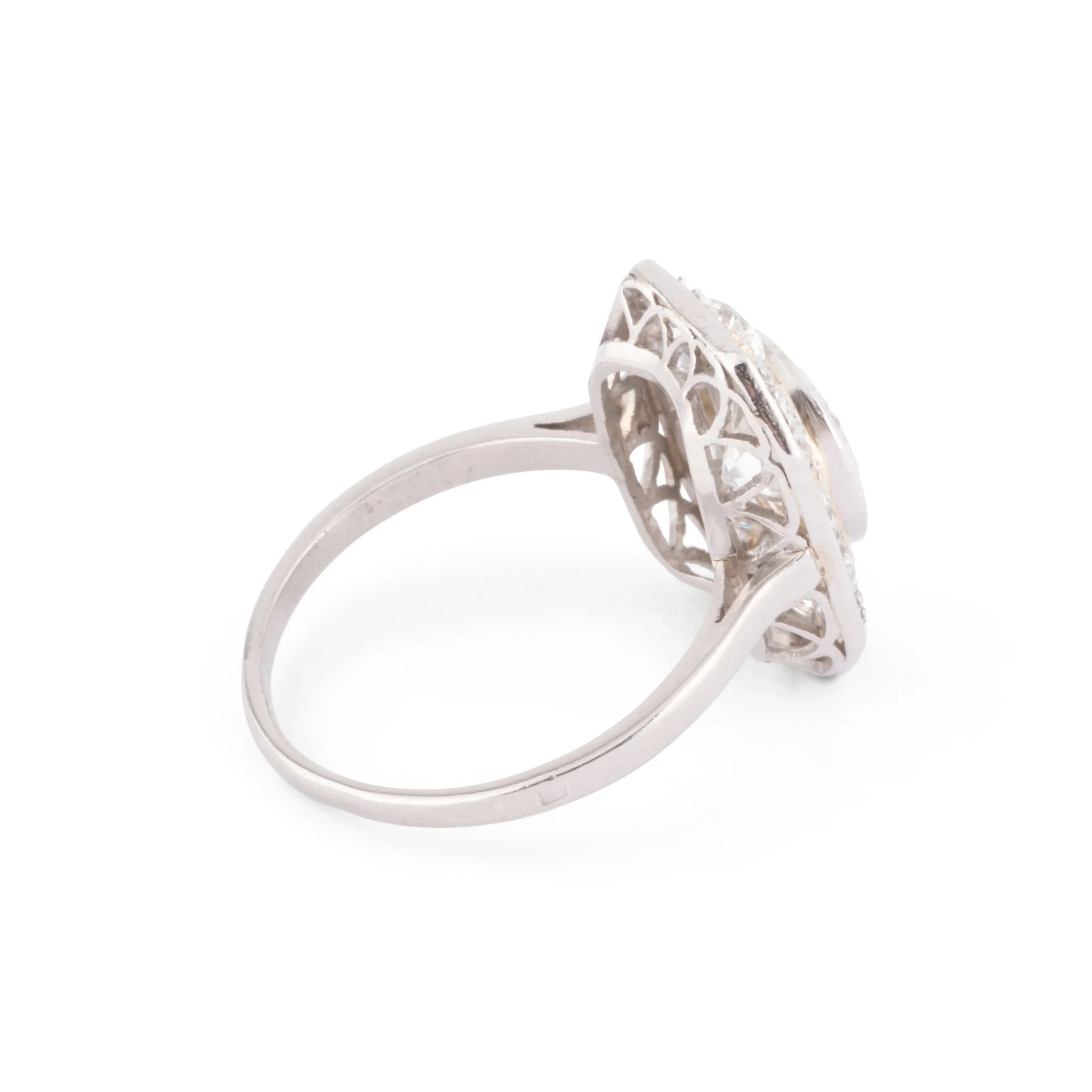 Platinum ring adorned in its center with an old-cut diamond