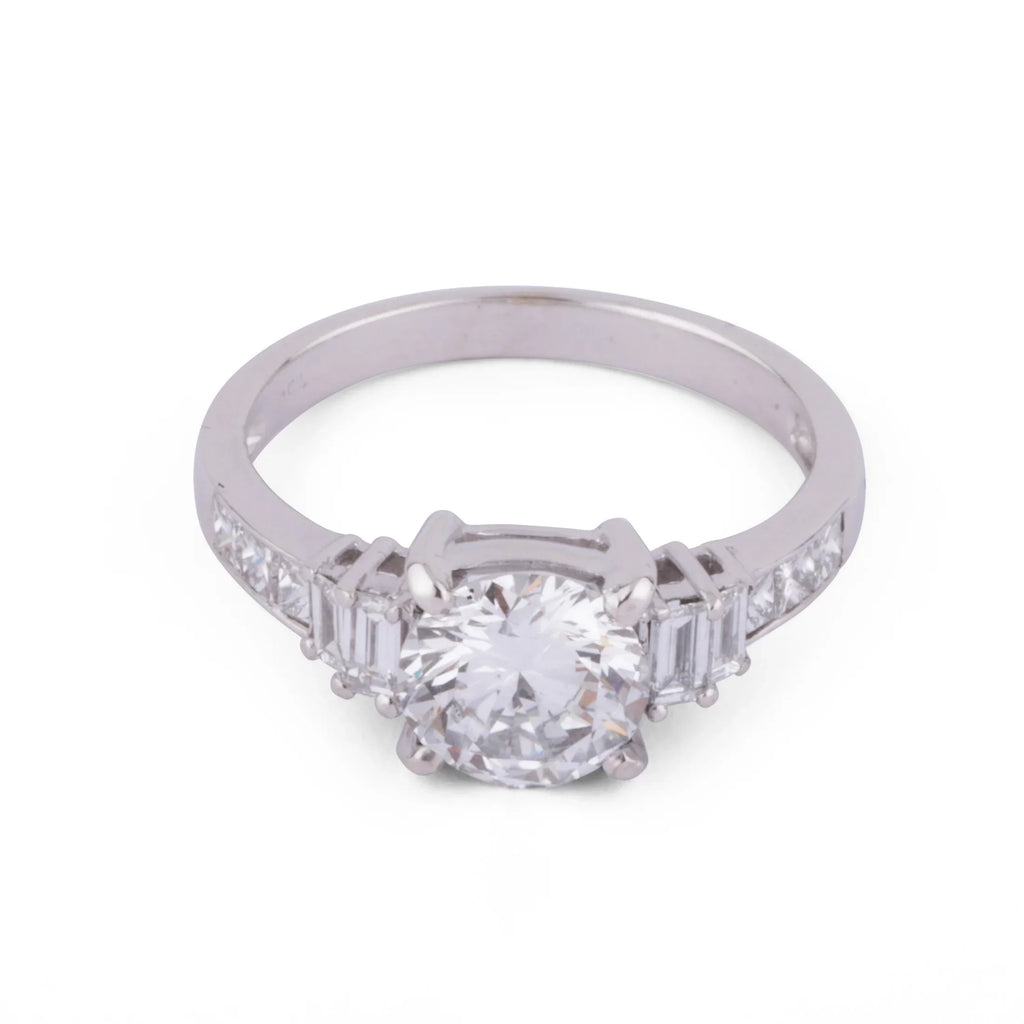 White gold ring set with a brilliant-cut diamond