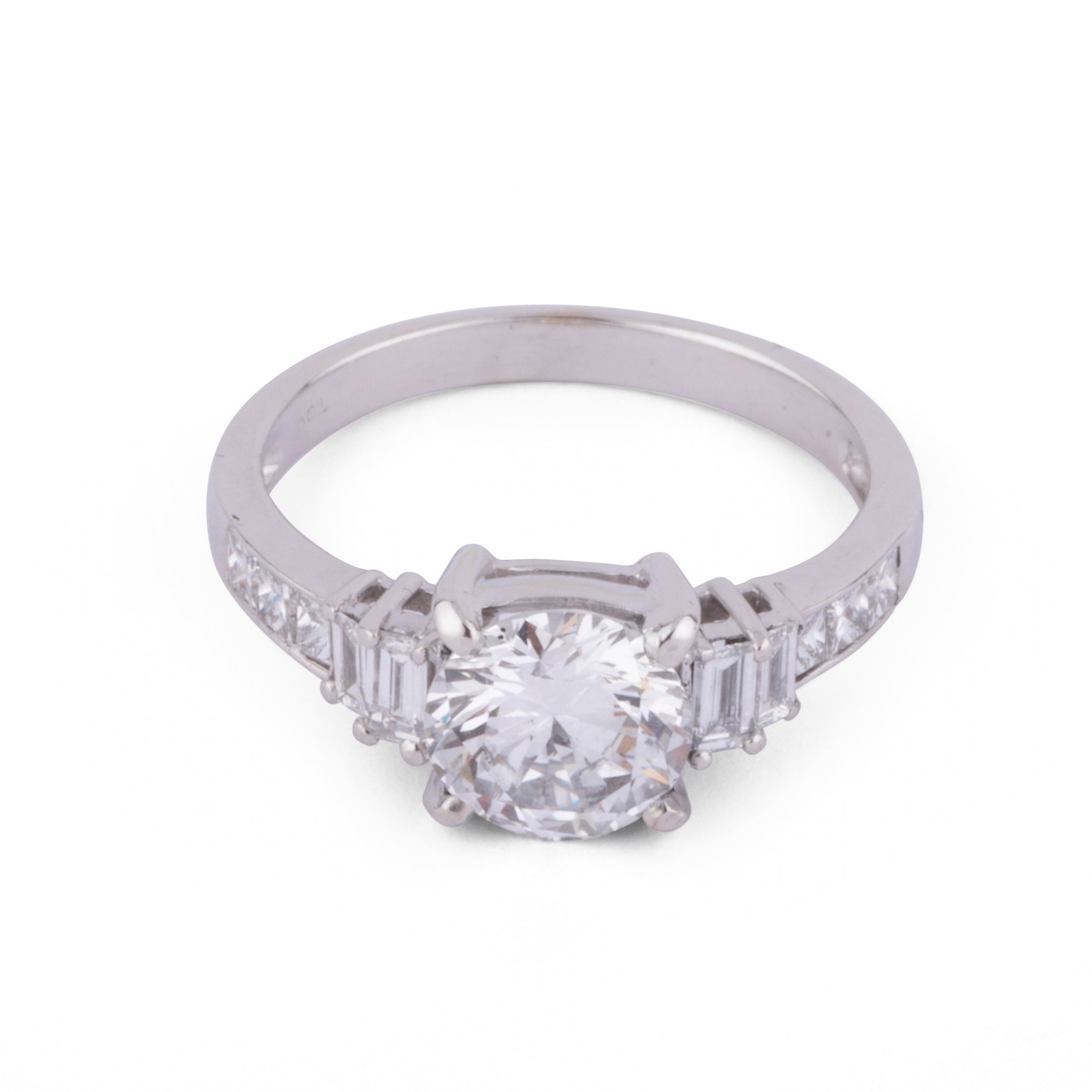 White gold ring set with a brilliant-cut diamond