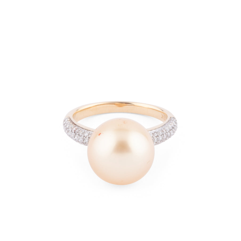 Yellow gold ring, adorned with a South Sea cultured Gold pearl