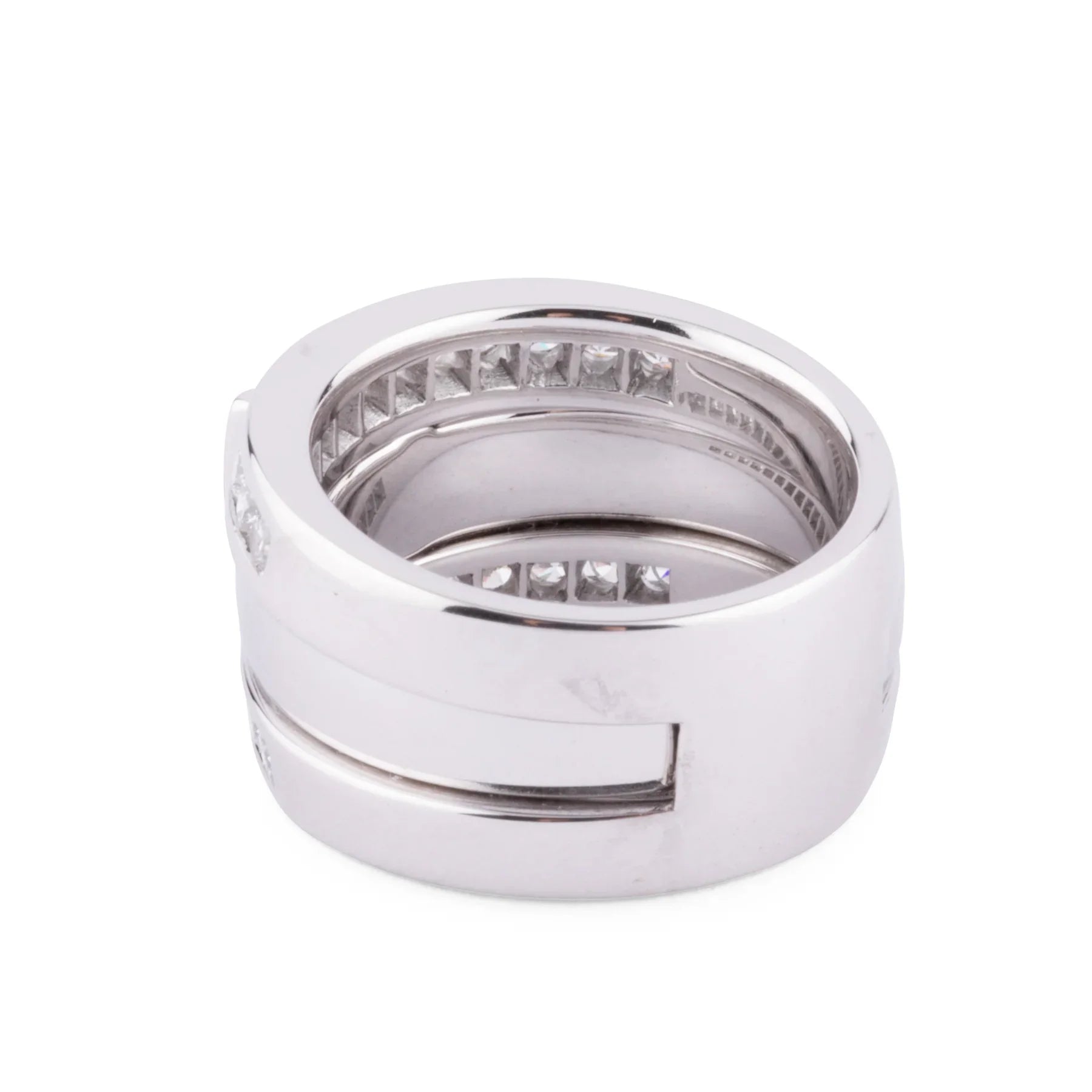White gold and princess cut diamond ring