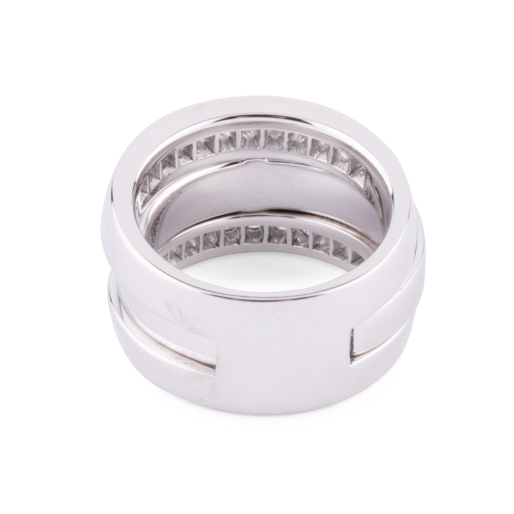 White gold and princess cut diamond ring