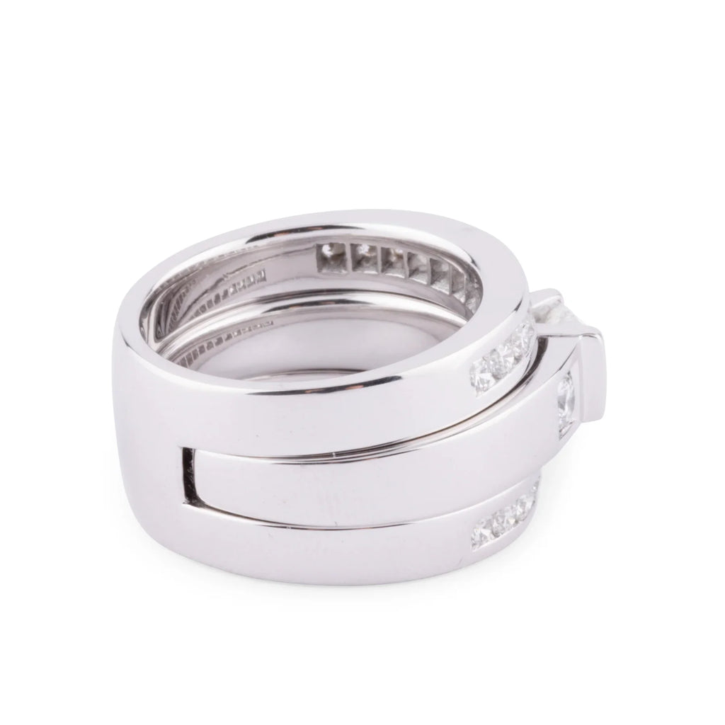 White gold and princess cut diamond ring
