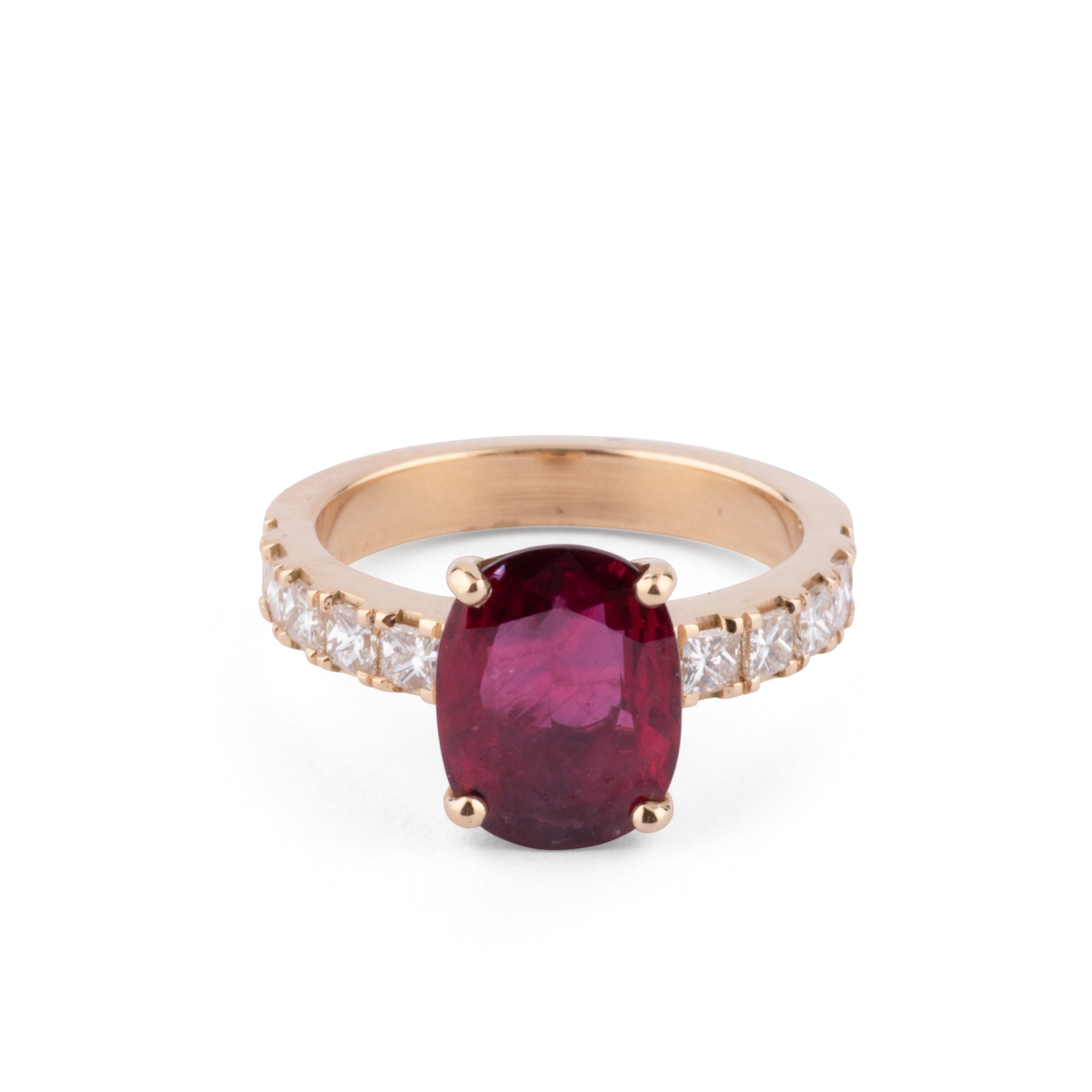 Yellow gold ring with ruby and princess cut diamonds