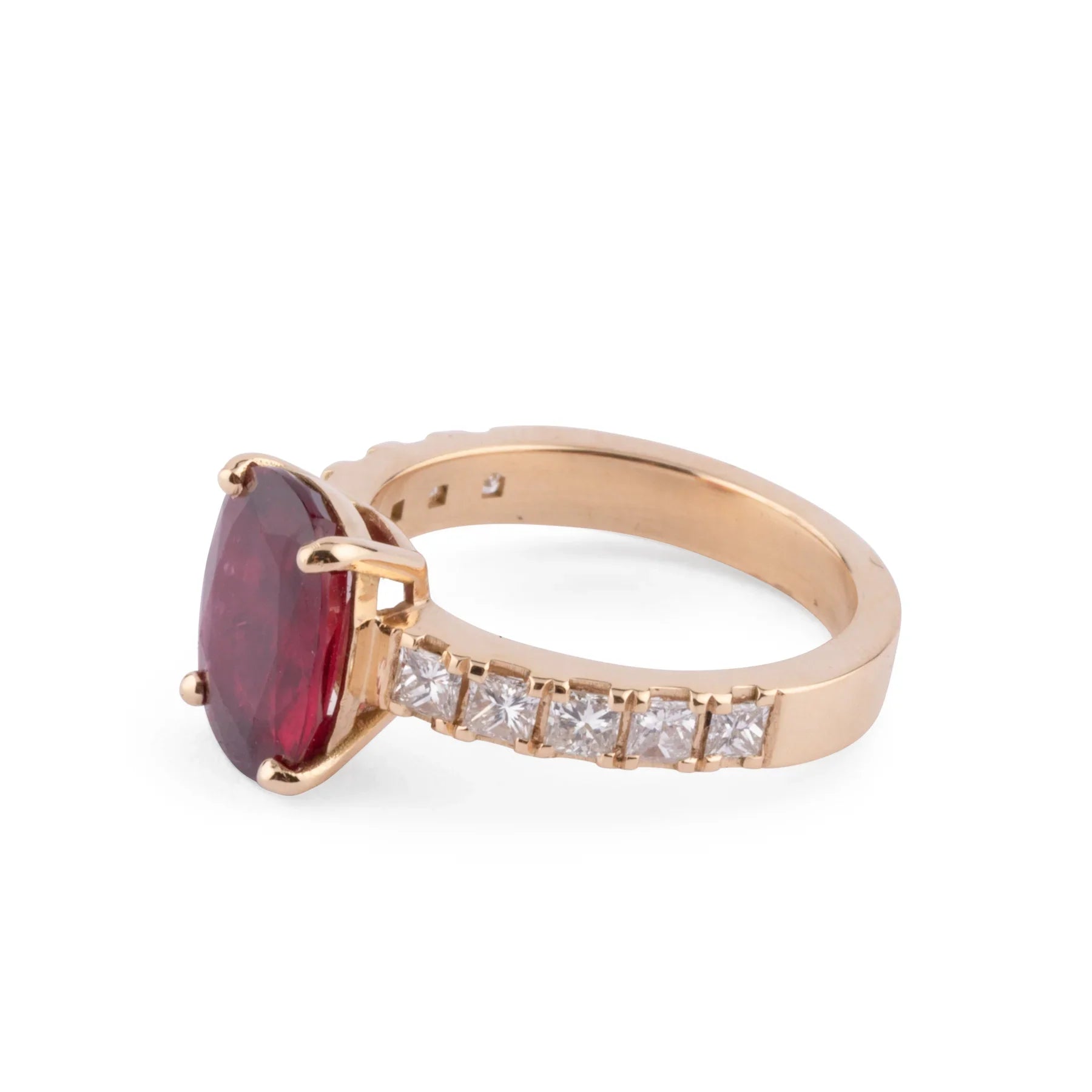 Yellow gold ring with ruby and princess cut diamonds