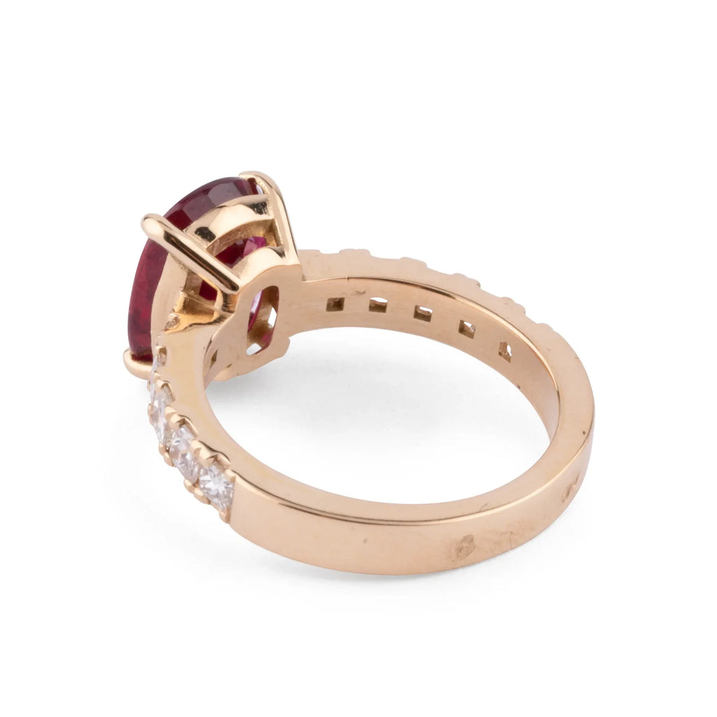 Yellow gold ring with ruby and princess cut diamonds