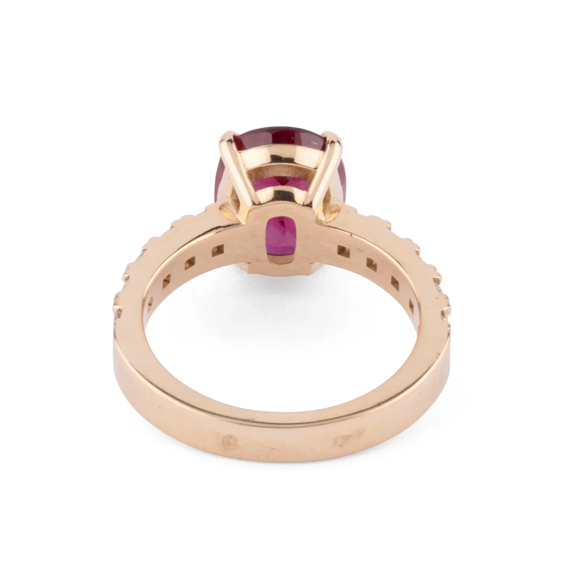 Yellow gold ring with ruby and princess cut diamonds