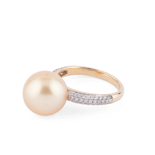 Yellow gold ring, adorned with a South Sea cultured Gold pearl