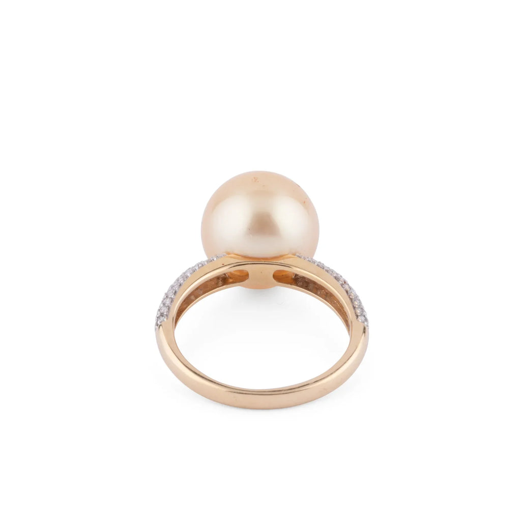 Yellow gold ring, adorned with a South Sea cultured Gold pearl