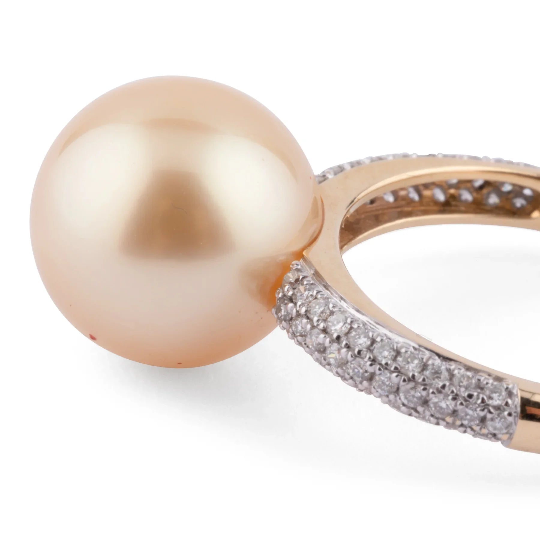 Yellow gold ring, adorned with a South Sea cultured Gold pearl