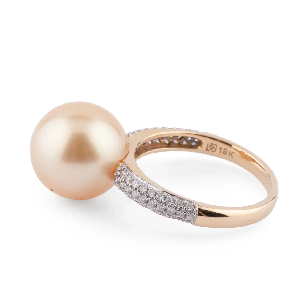 Yellow gold ring, adorned with a South Sea cultured Gold pearl