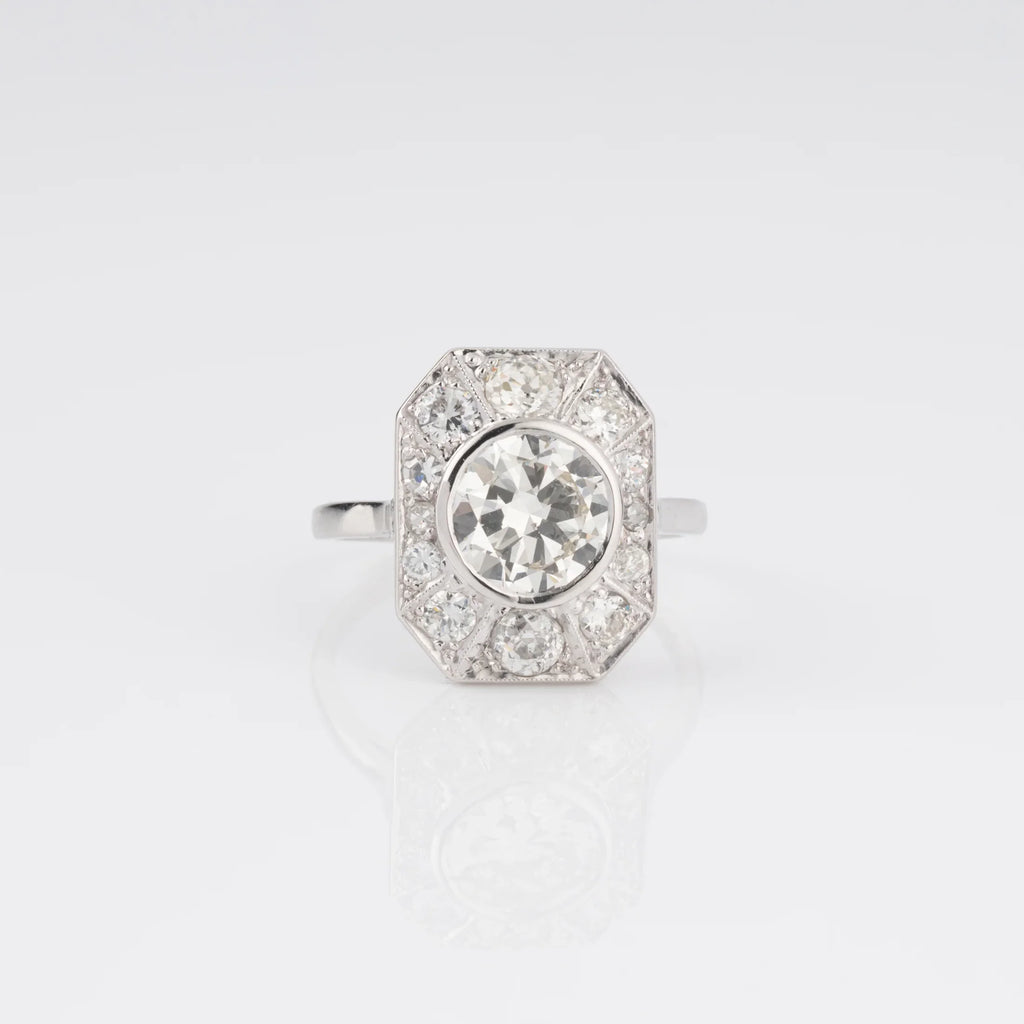 Platinum ring adorned in its center with an old-cut diamond