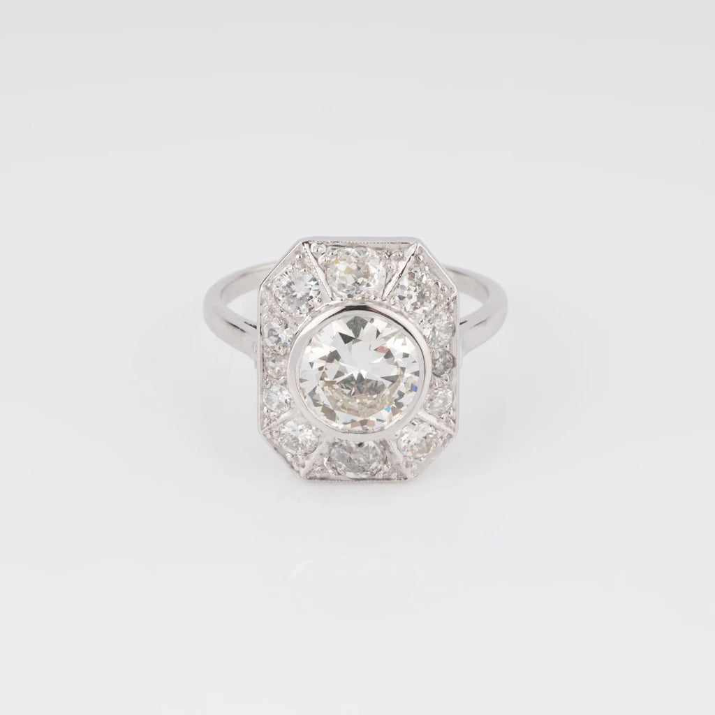 Platinum ring adorned in its center with an old-cut diamond