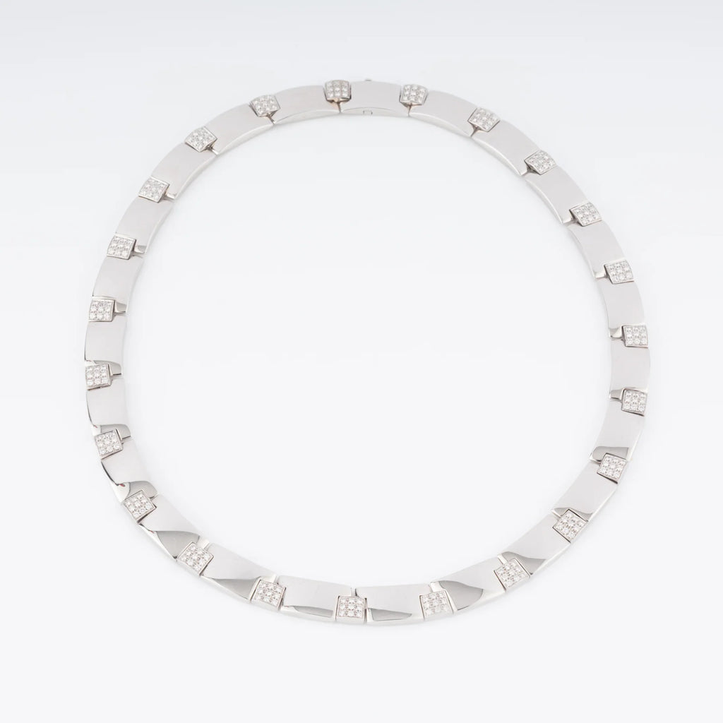 Collier or gris et diamants de la Maison Chaumet