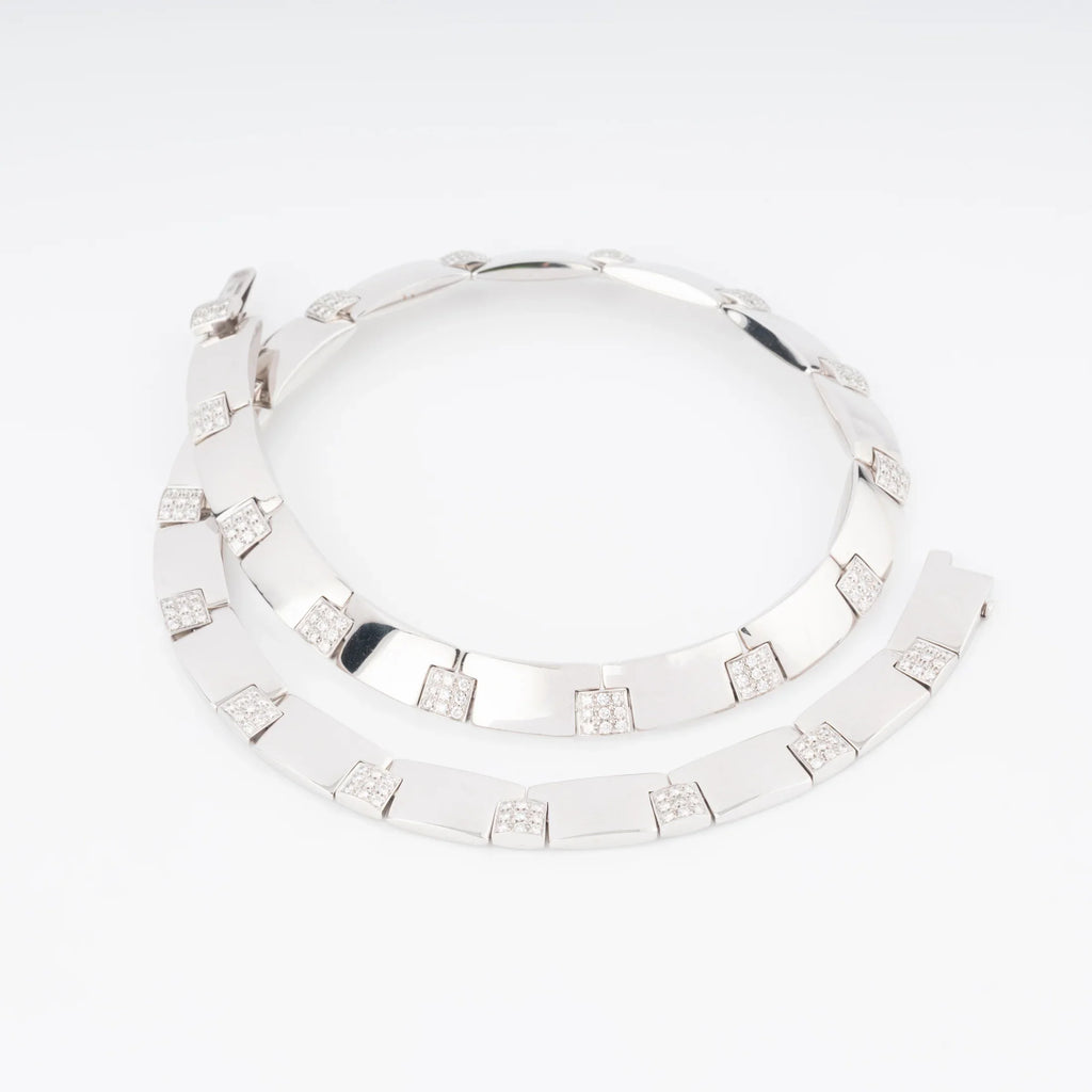 Collier or gris et diamants de la Maison Chaumet
