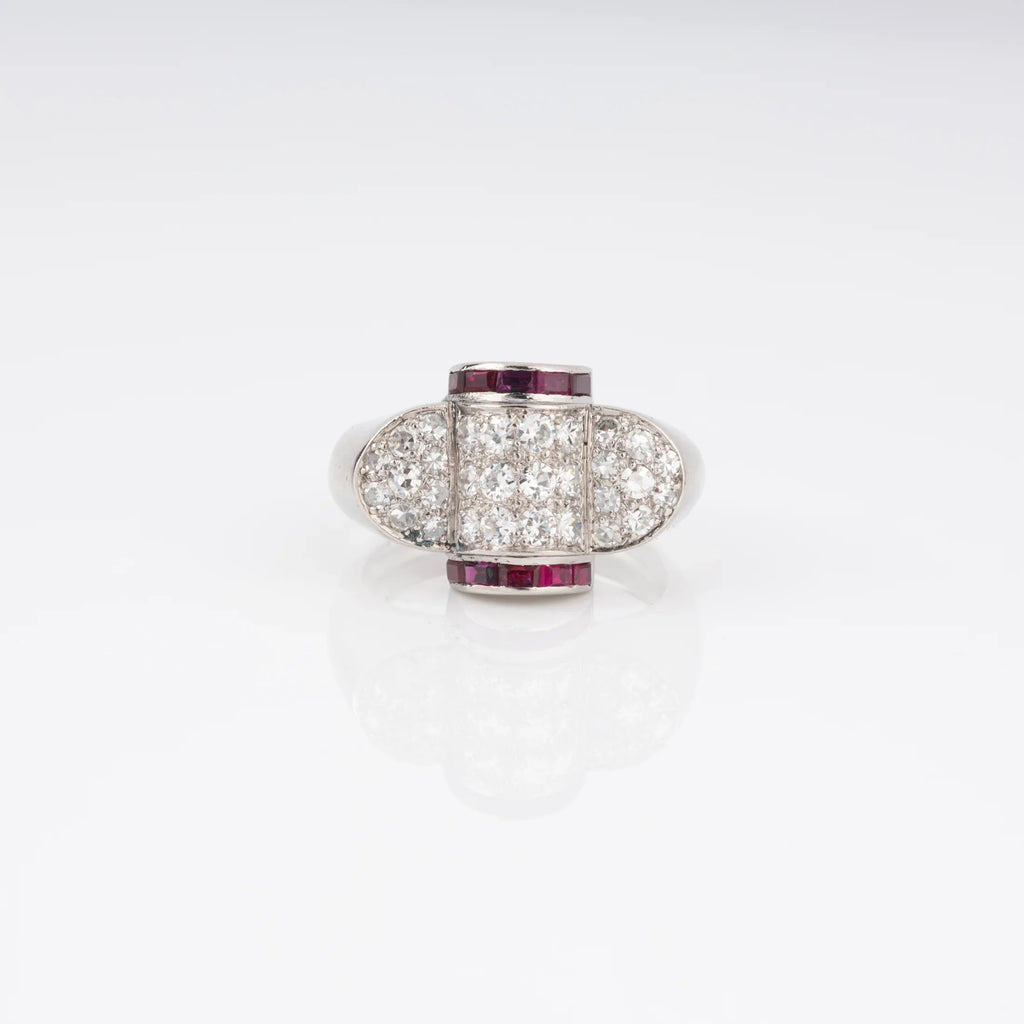 Bague platine et diamant ornée de rubis qualibrés