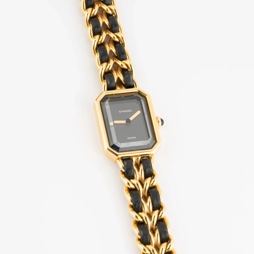 Montre en métal doré ma première de Chanel