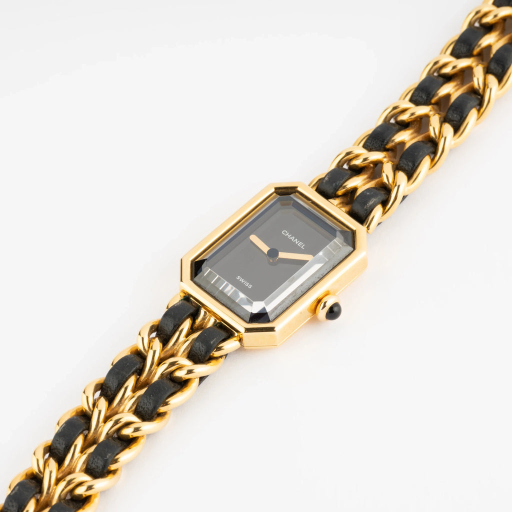 Montre en métal doré ma première de Chanel