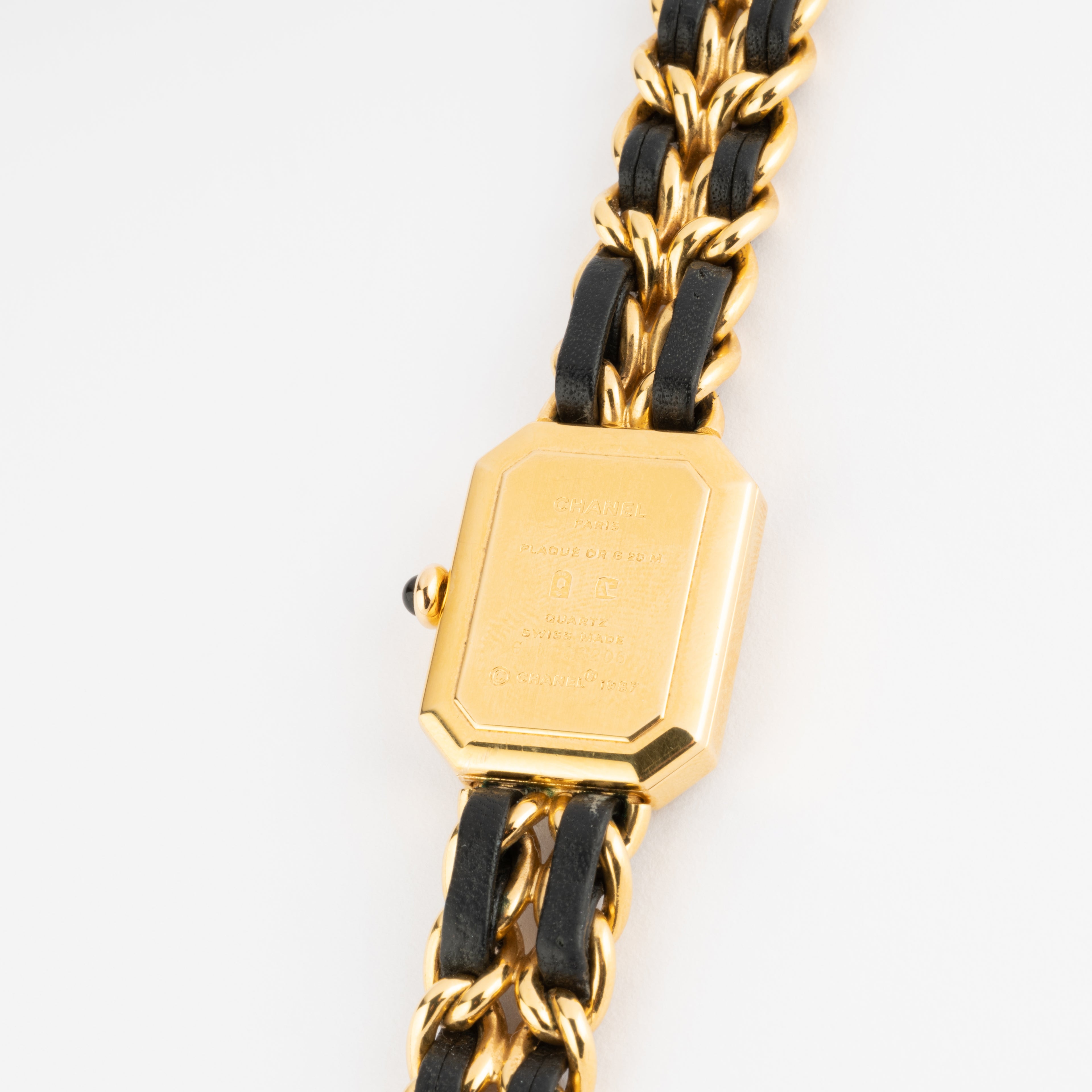 Montre en métal doré ma première de Chanel