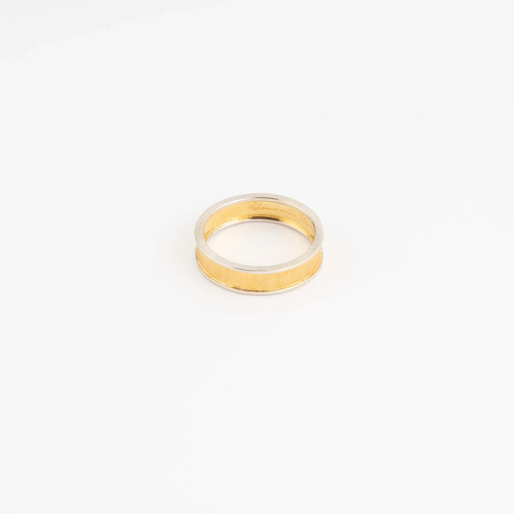 Chiselled gold ring by Buccellati