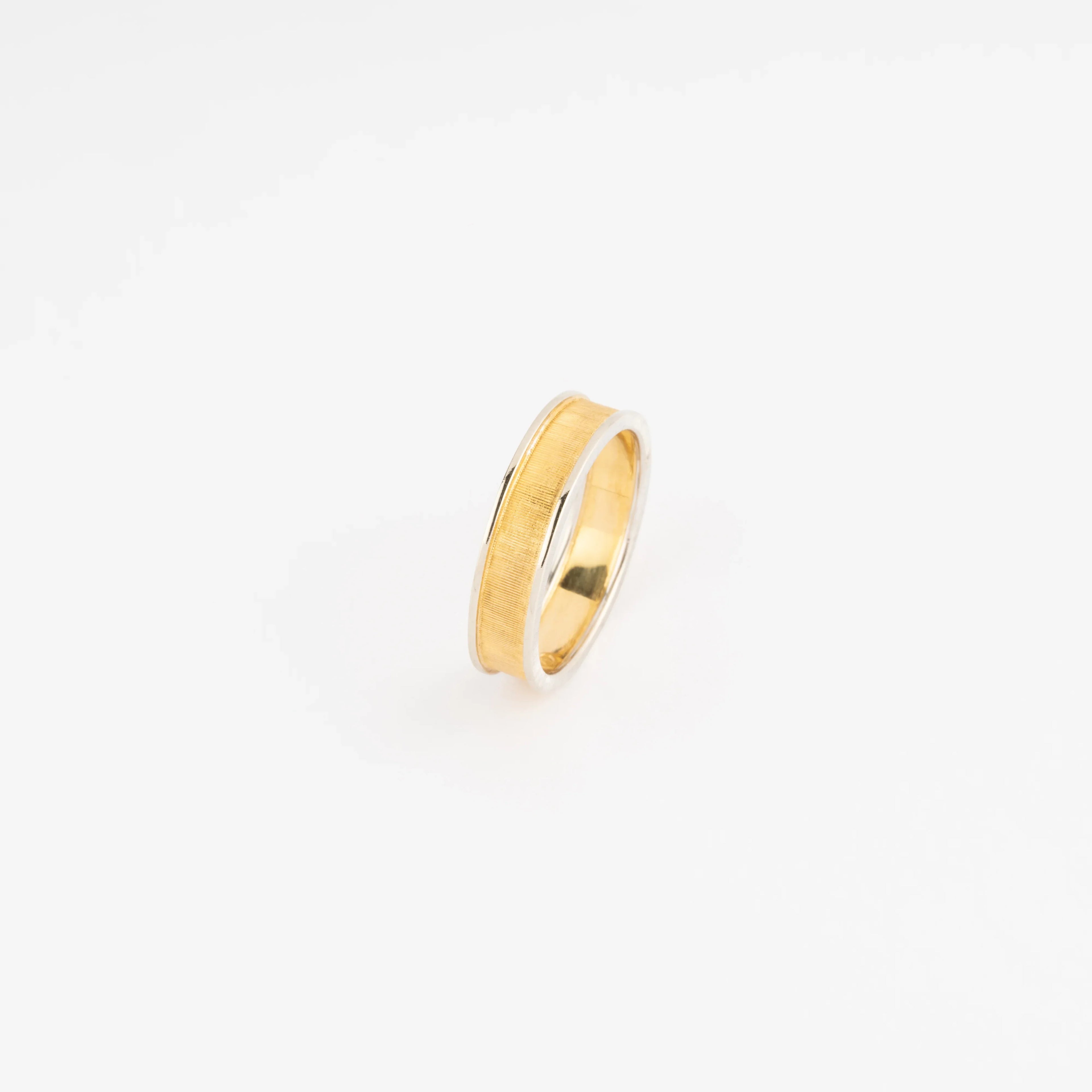 Chiselled gold ring by Buccellati