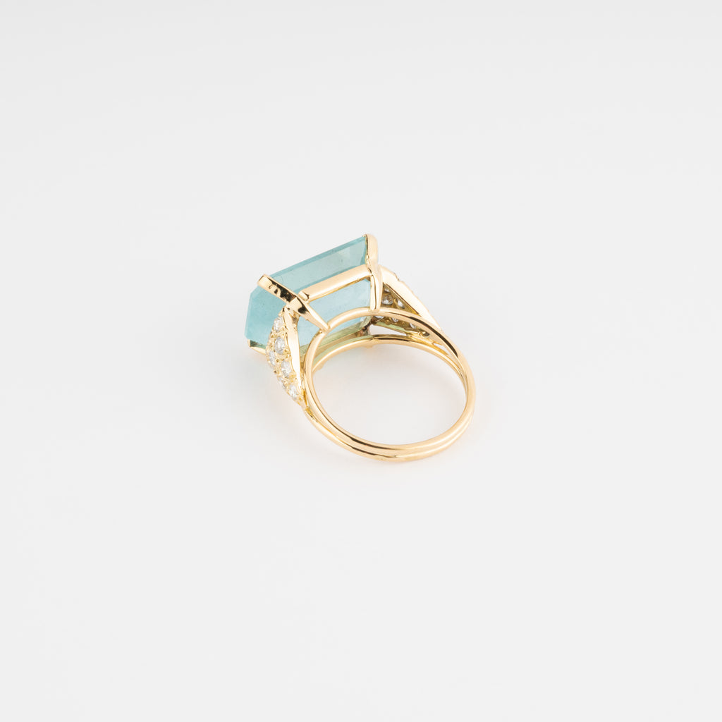 Bague aigue marine lactée et diamant sur or jaune