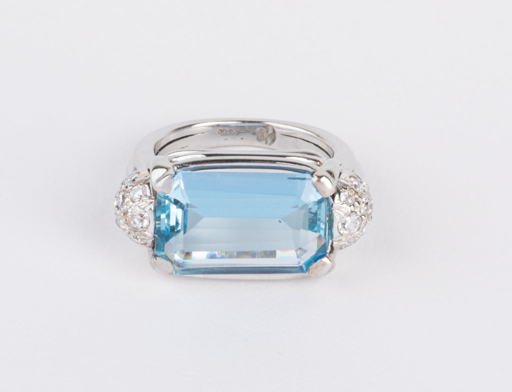 White gold ring set with an aquamarine and diamonds