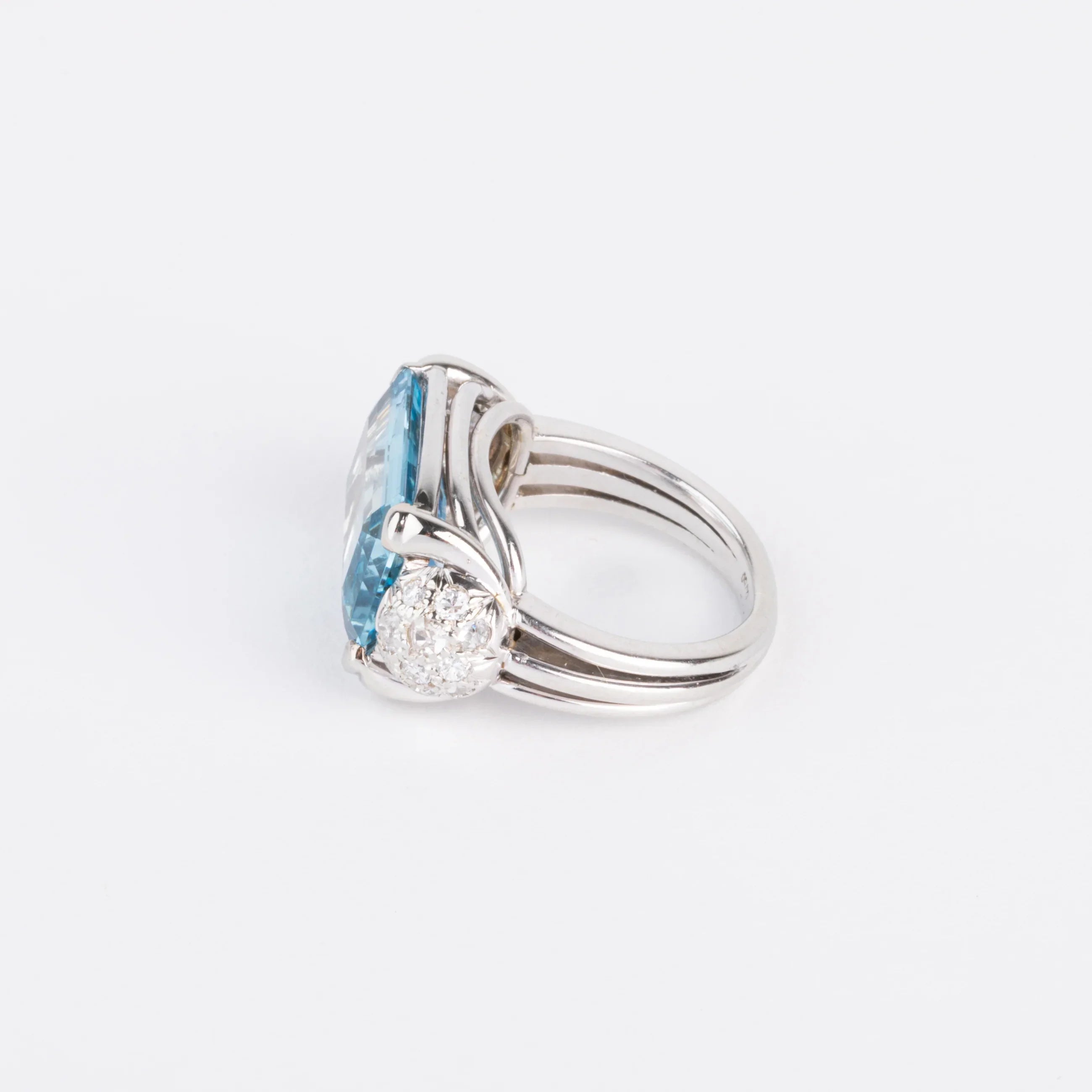 White gold ring set with an aquamarine and diamonds