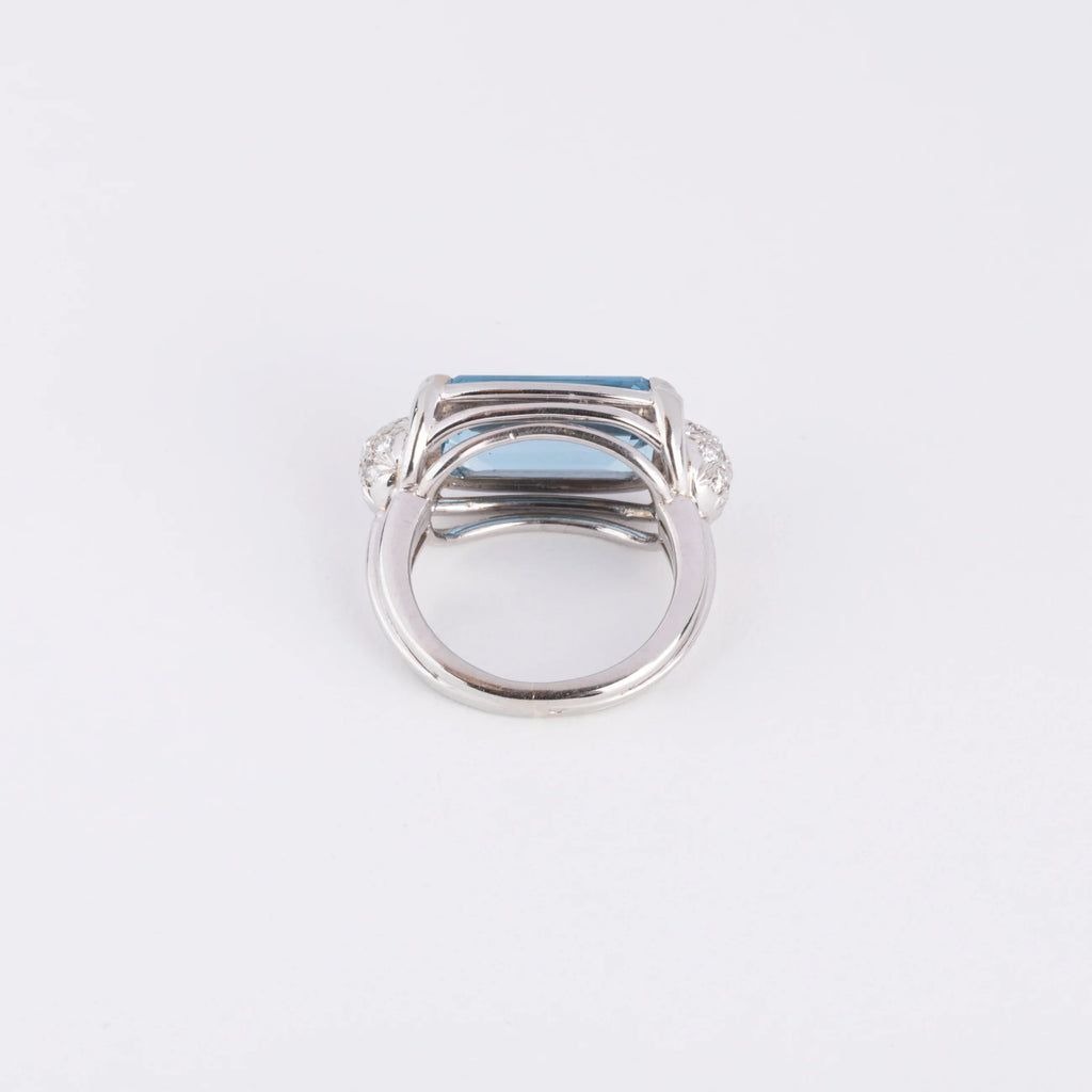 White gold ring set with an aquamarine and diamonds
