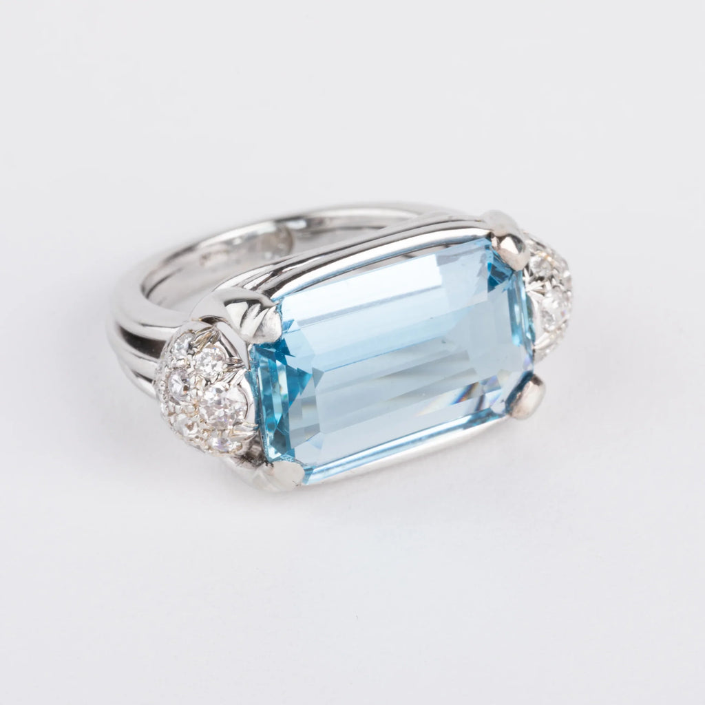 White gold ring set with an aquamarine and diamonds