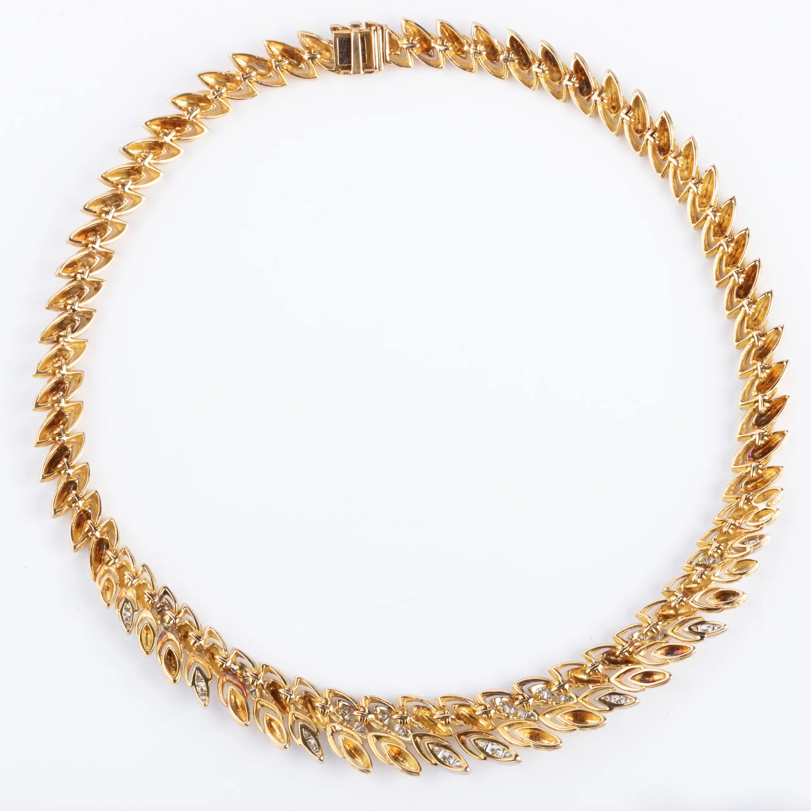 Collier or jaune,platine et diamants des années 1960