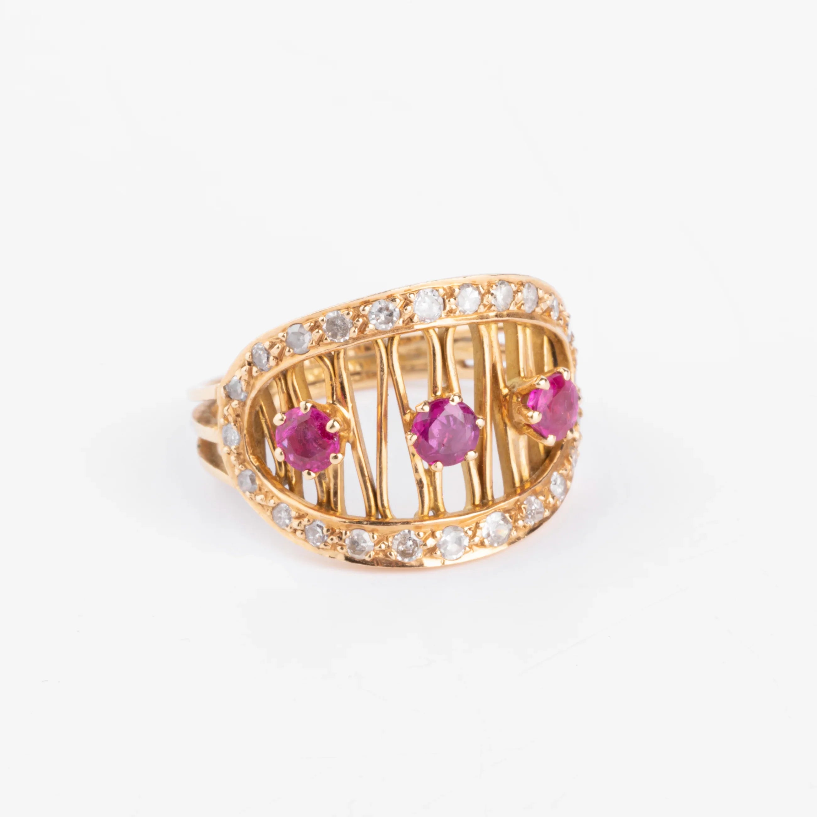 Yellow gold and ruby ring