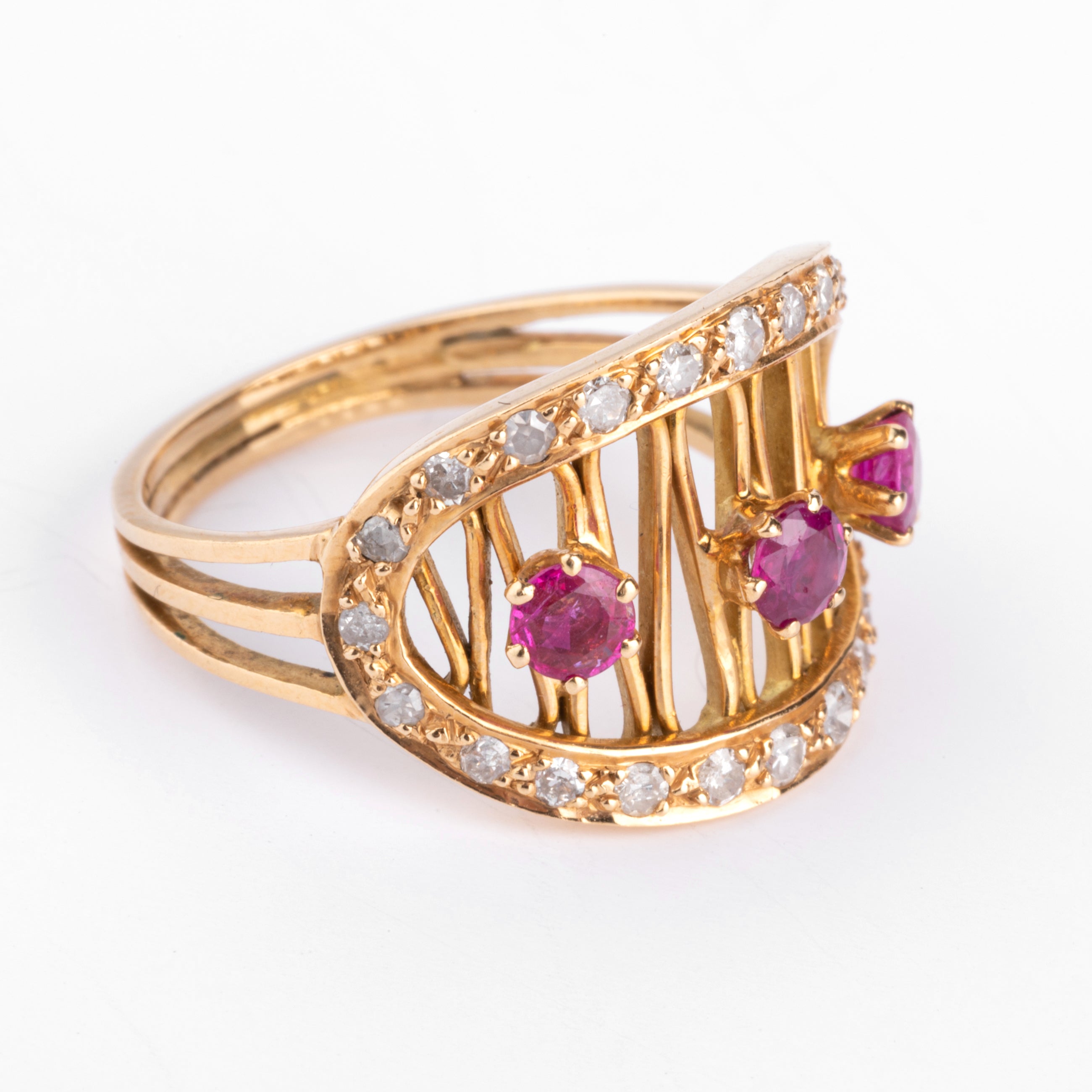 Yellow gold and ruby ring