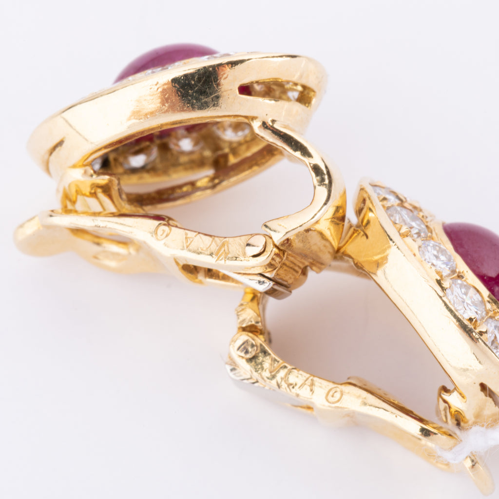Boucles d'oreilles en rubis et diamants de la maison Van Cleef and Arpels