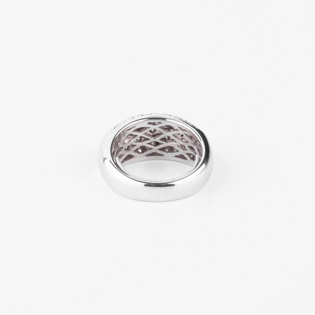 Bague jonc en or gris pavée de diamants