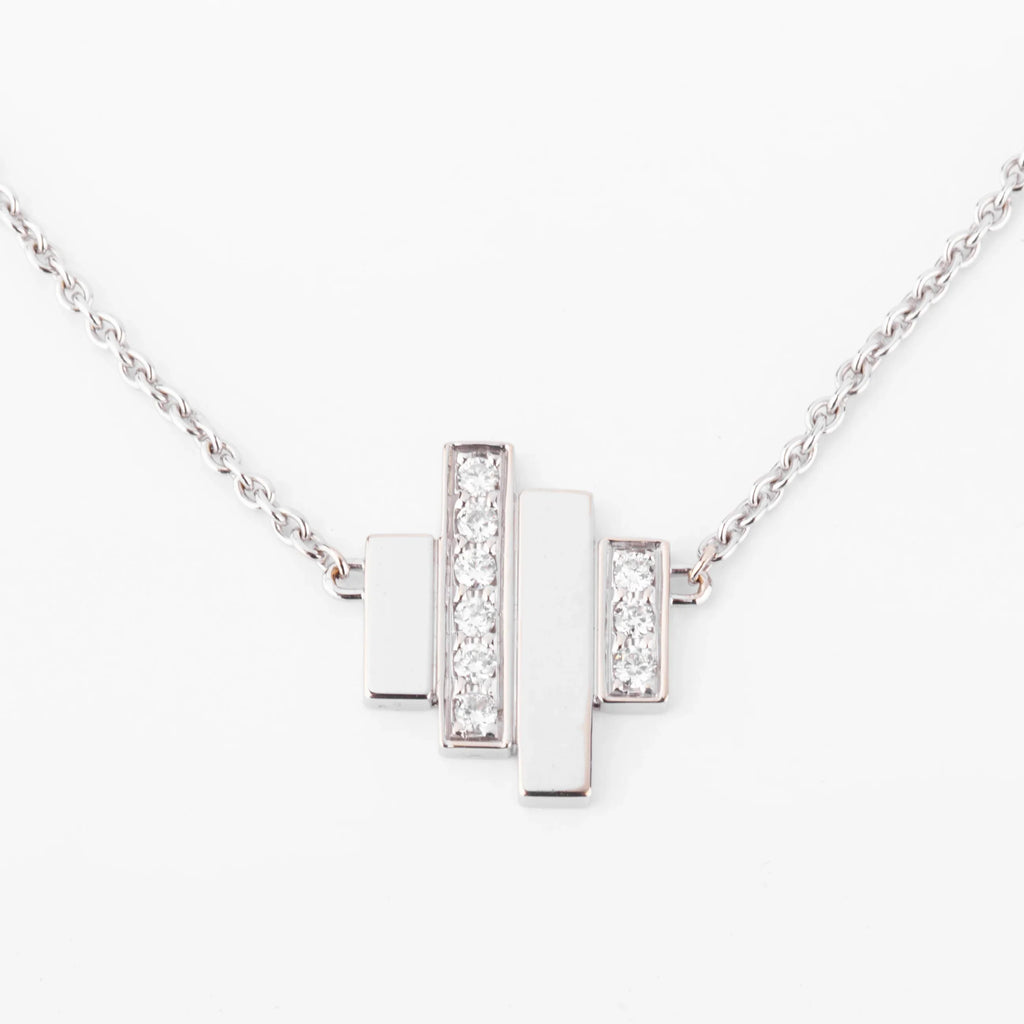 Collier or gris et diamants de la maison Dinh Van