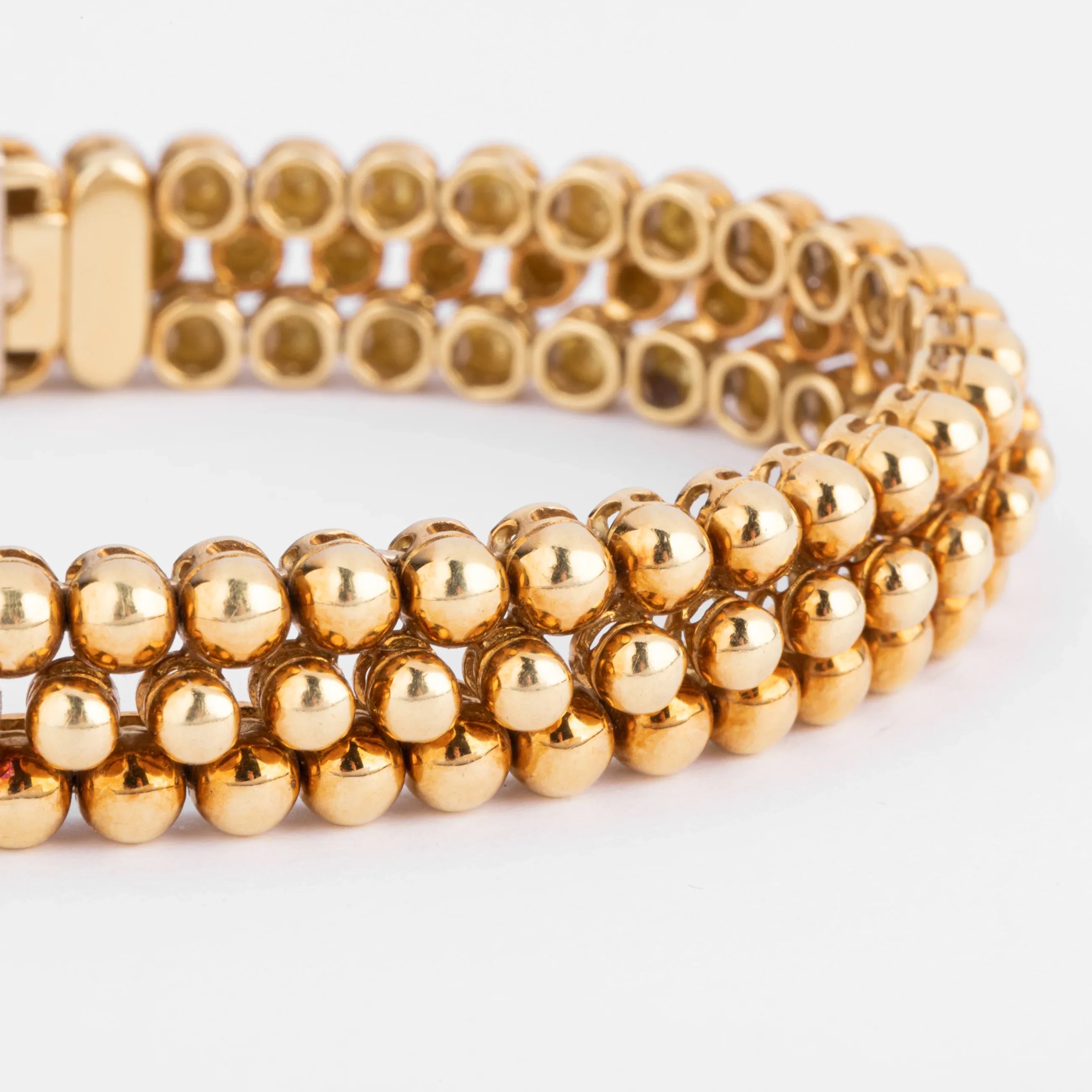 Bracelet or jaune 18k signé et numéroté de la maison Boucheron collection Grains de Raisin