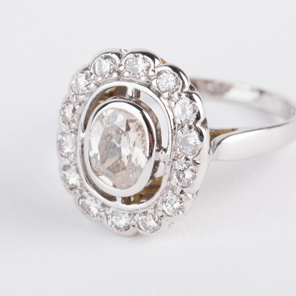 Daisy ring in white gold and diamond