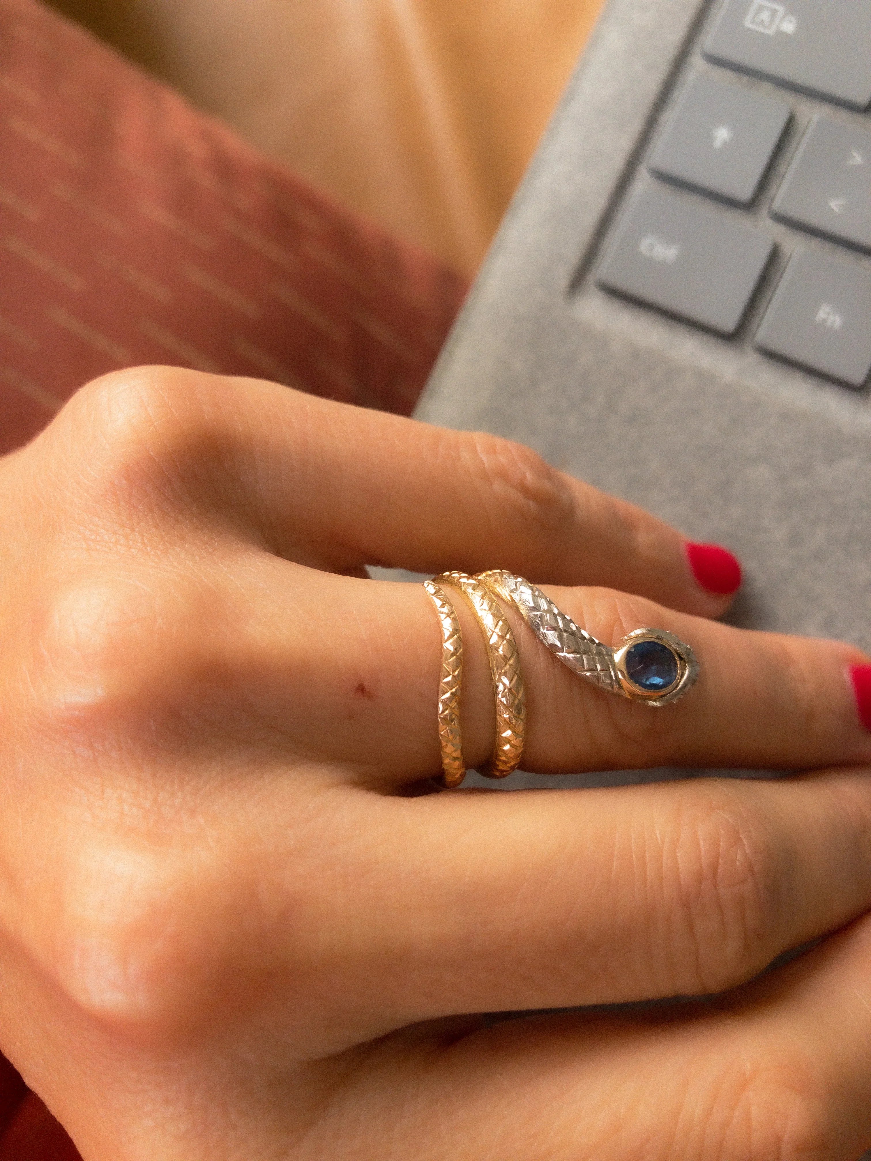 Two-tone sapphire snake ring