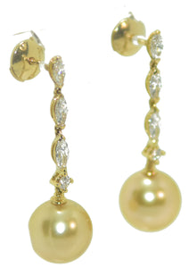 Paire de boucles d'oreilles en or jaune diamants navettes et perles gold des mer du sud