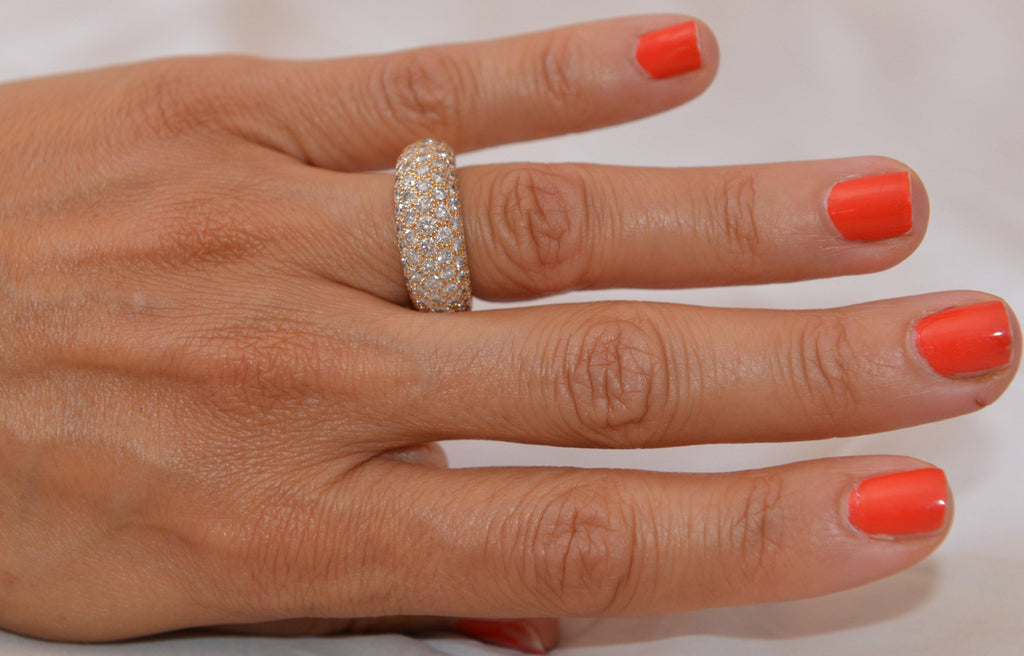 Bague jonc or jaune  en diamant de la maison Chaumet - adalgyseboutique