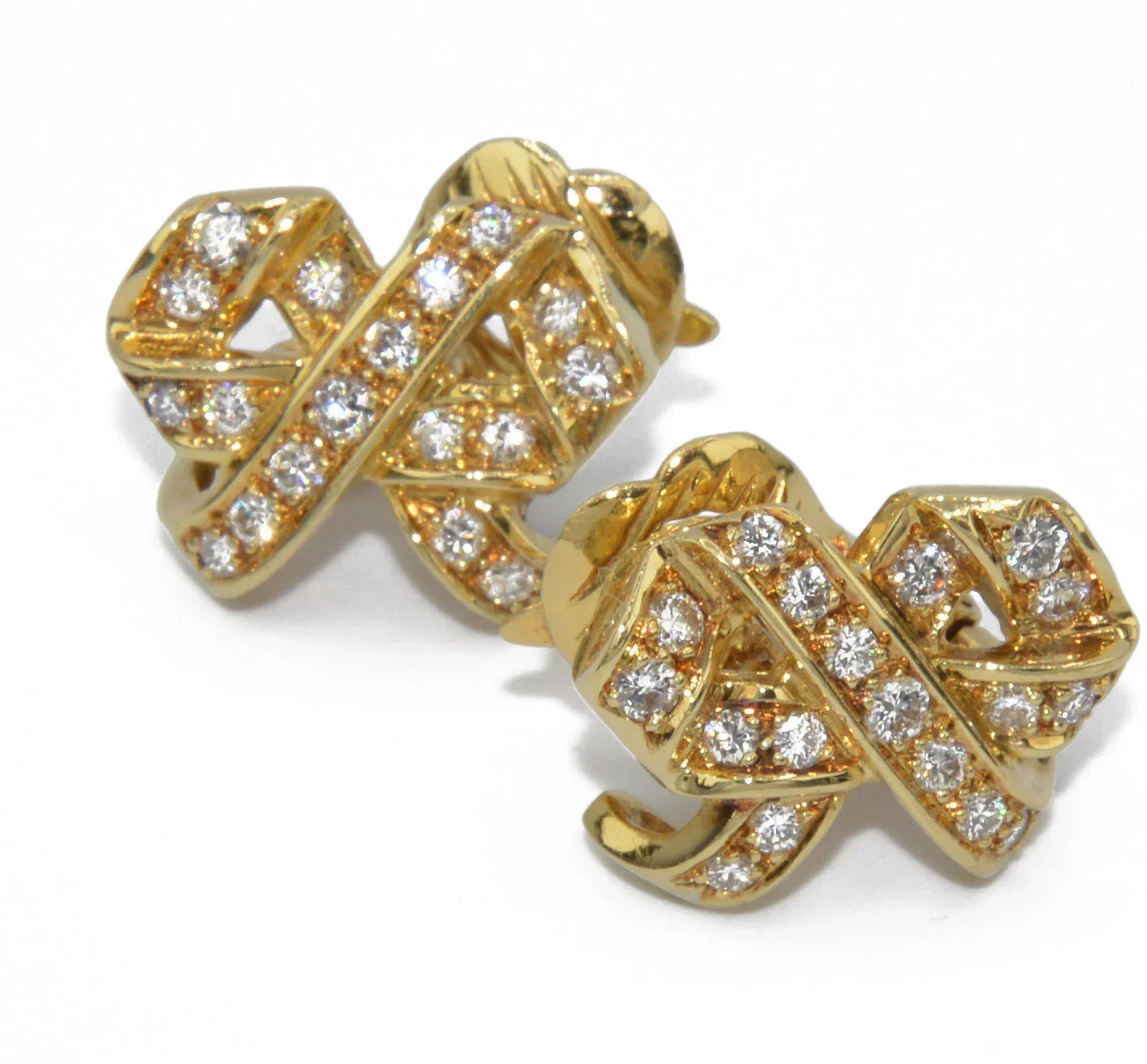 Boucles d'oreilles signée de la maison Dior en or jaune et diamant