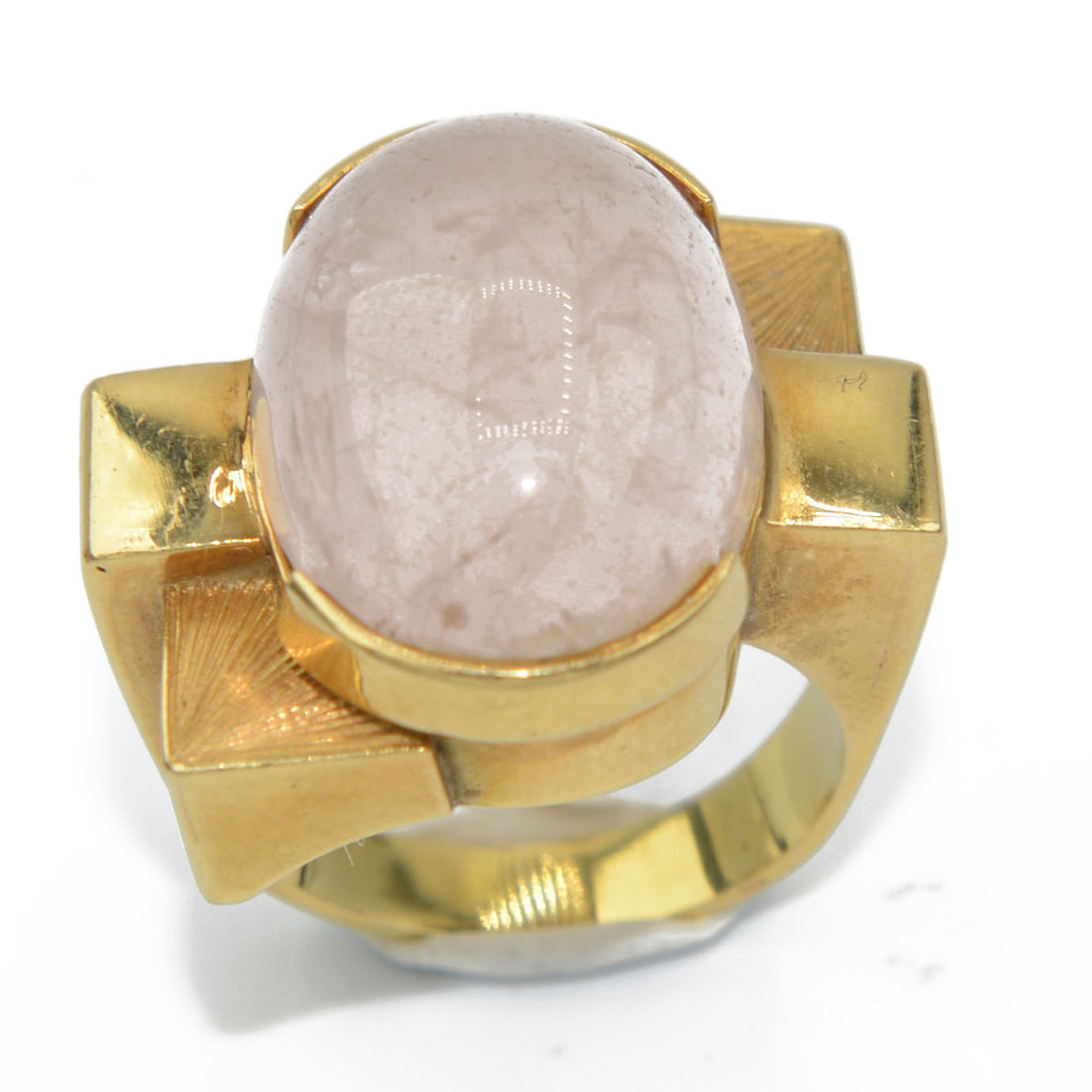 Bague or jaune géométrique ornée d'un quartz rose