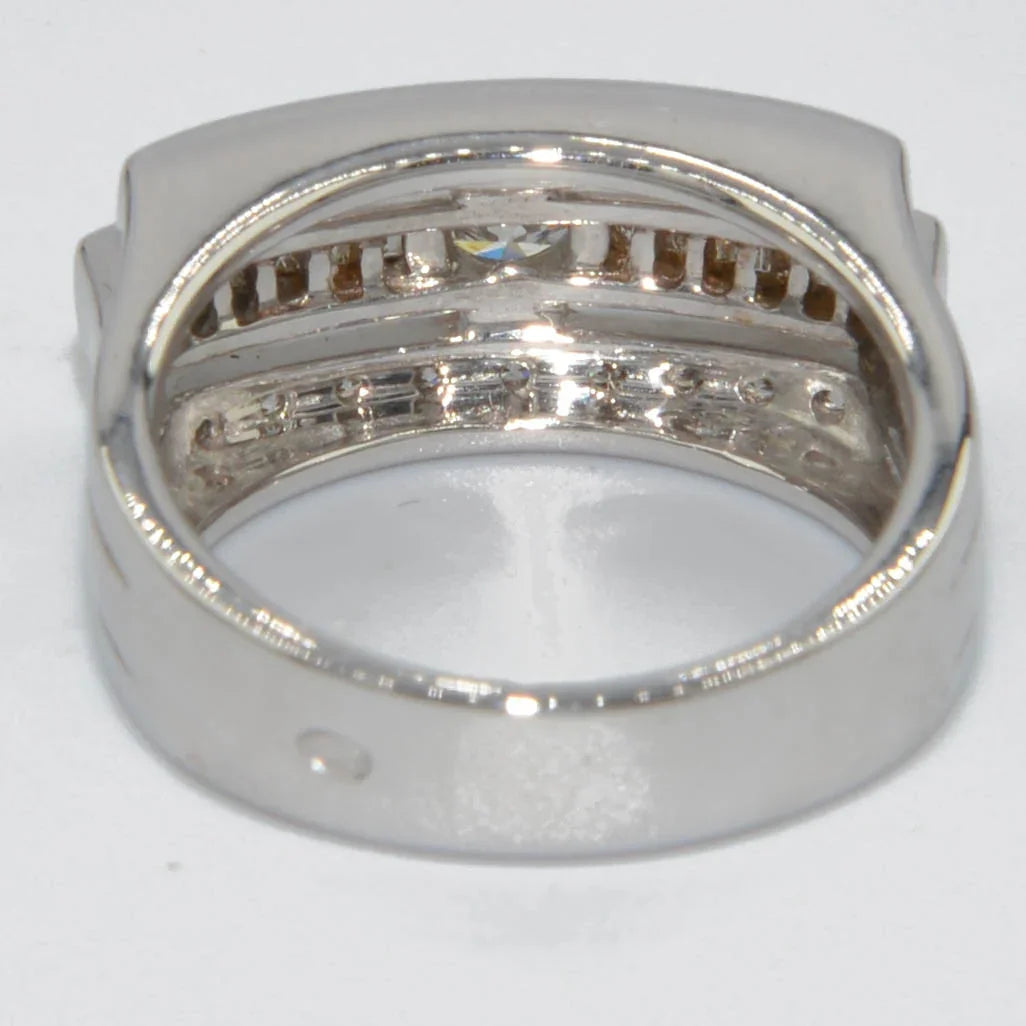 Bague rectangulaire en or gris et diamant