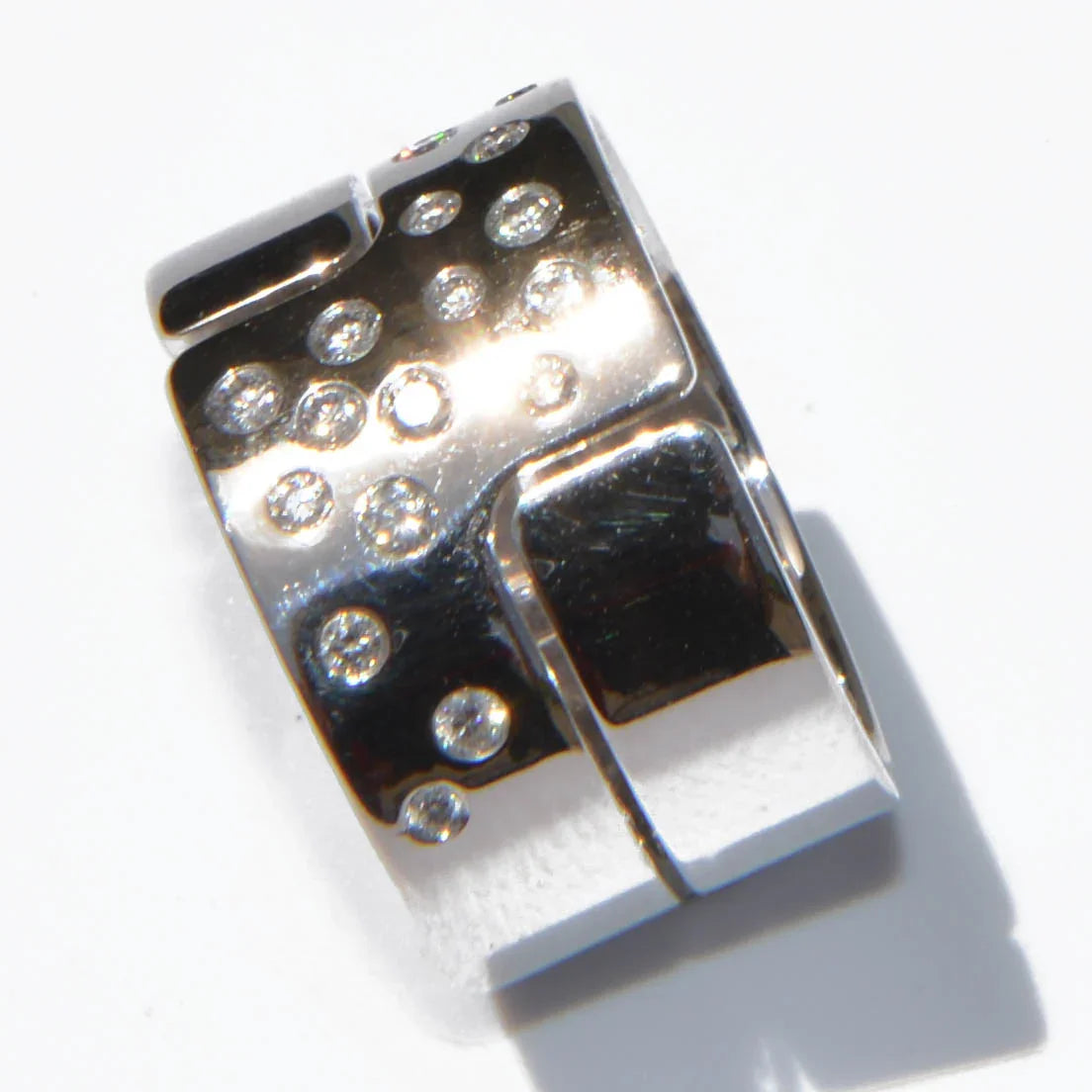 Dinh Van Seventies ring in white gold and diamond, large model