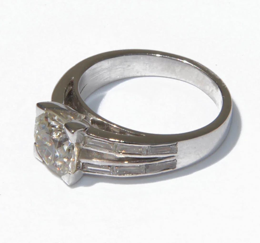 Solitaire ring with a diamond flanked by baguette diamonds