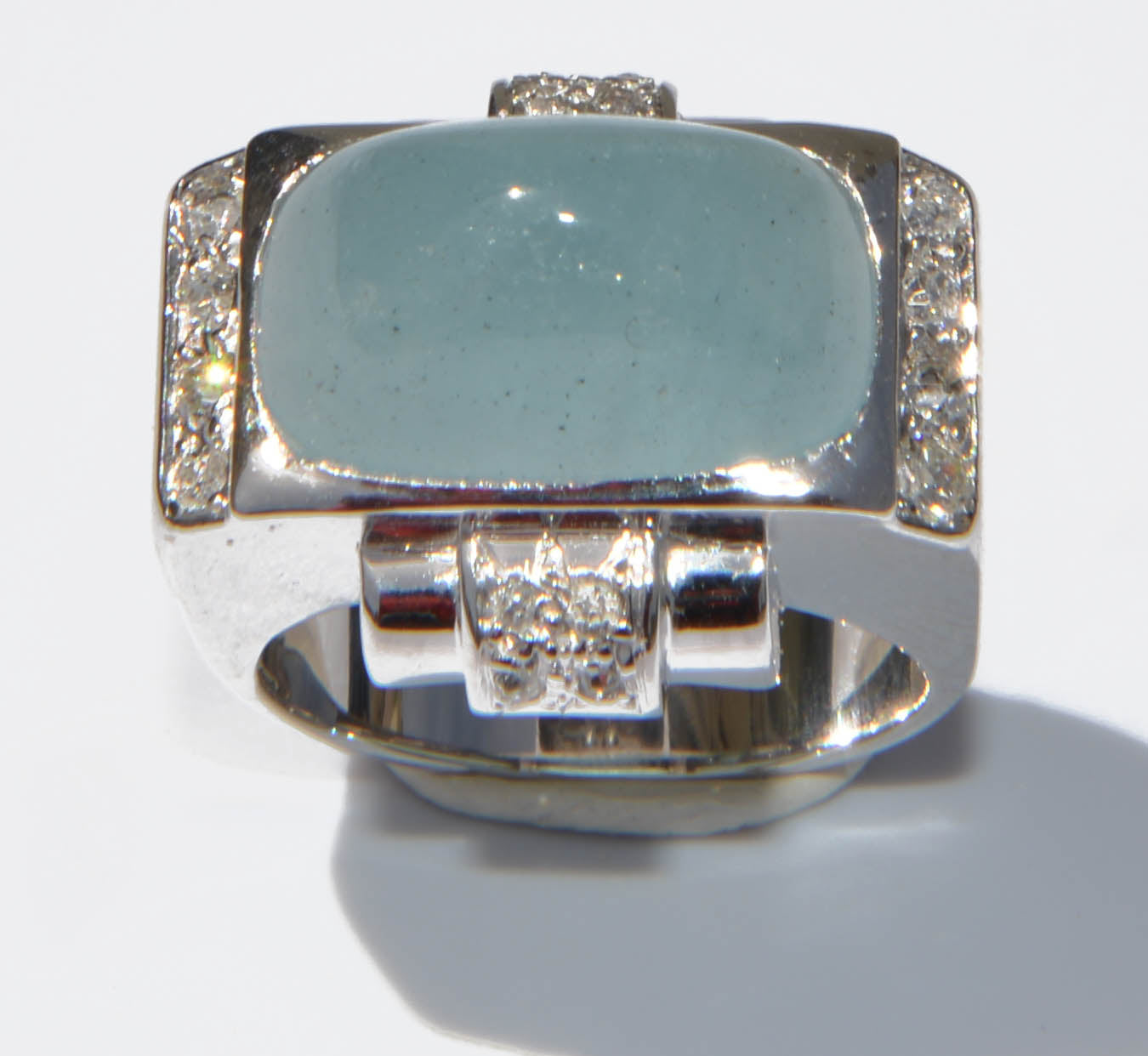 Platinum ring set with an aquamarine cabochon