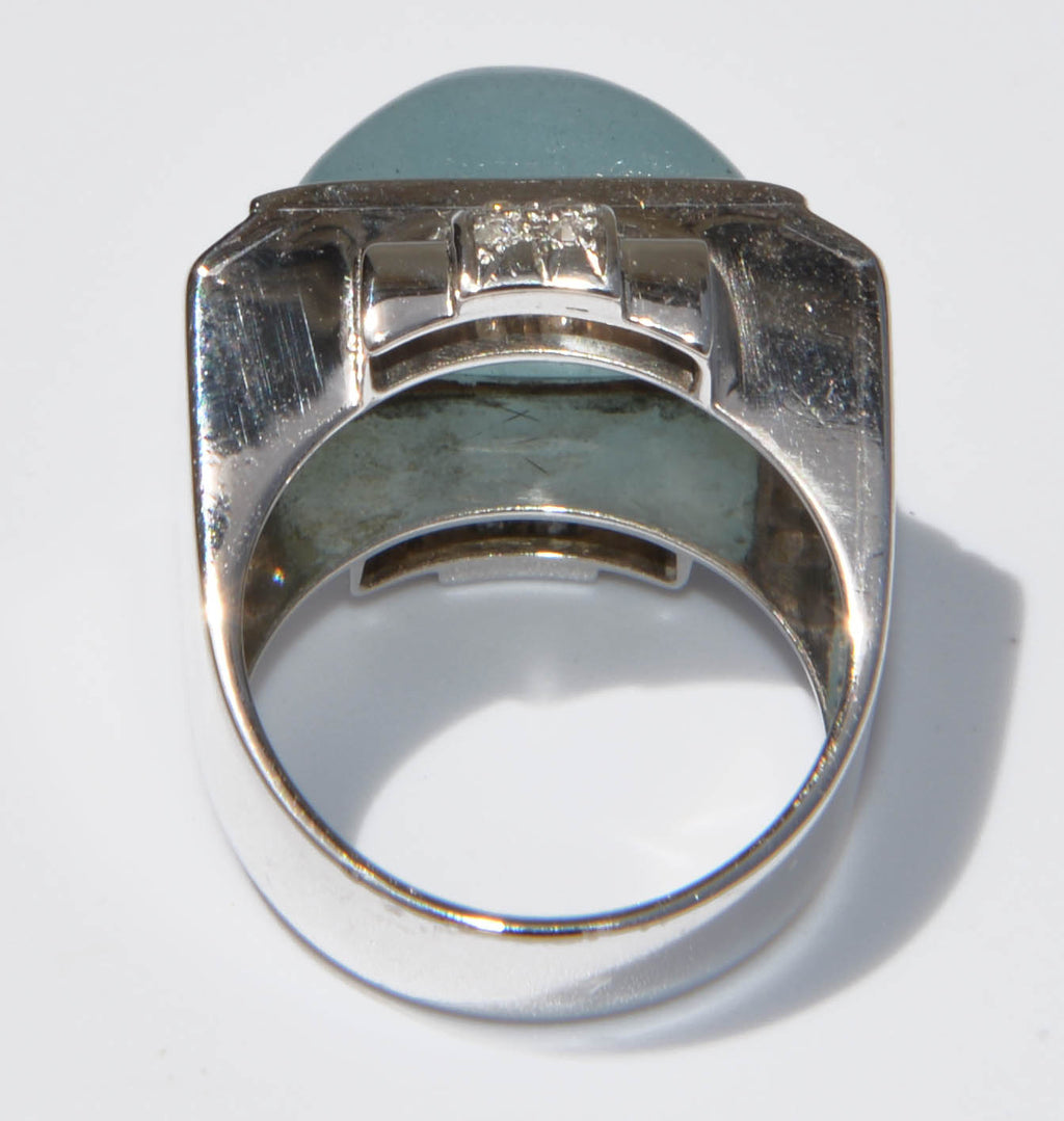 Platinum ring set with an aquamarine cabochon