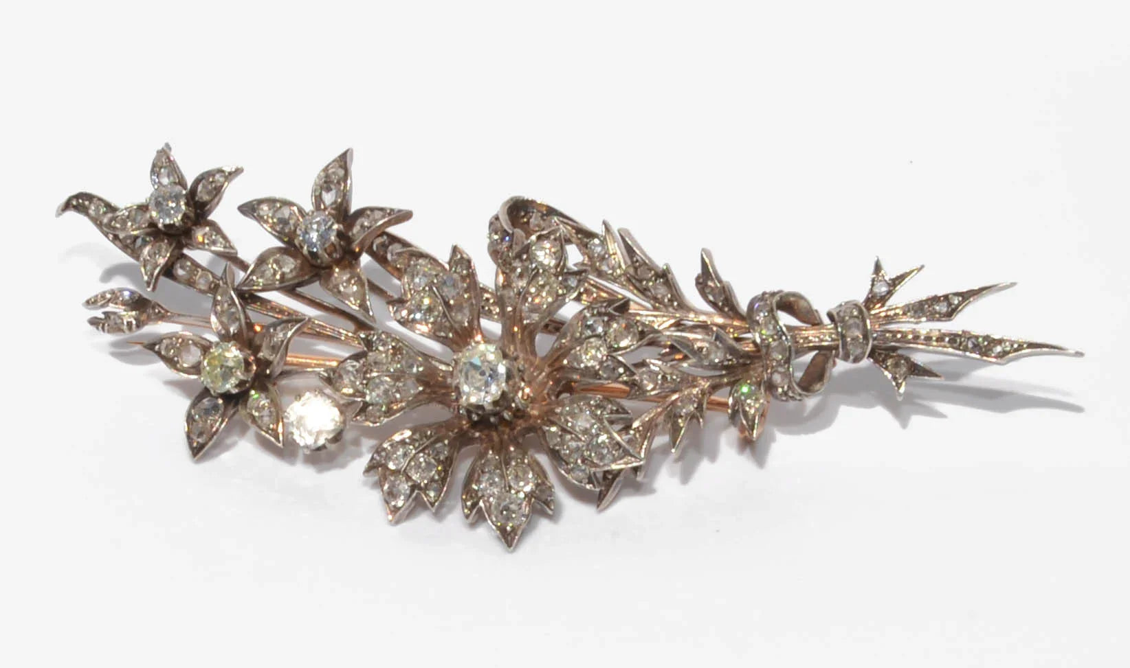 Broche fleur trembleuse en diamant et taille ancienne
